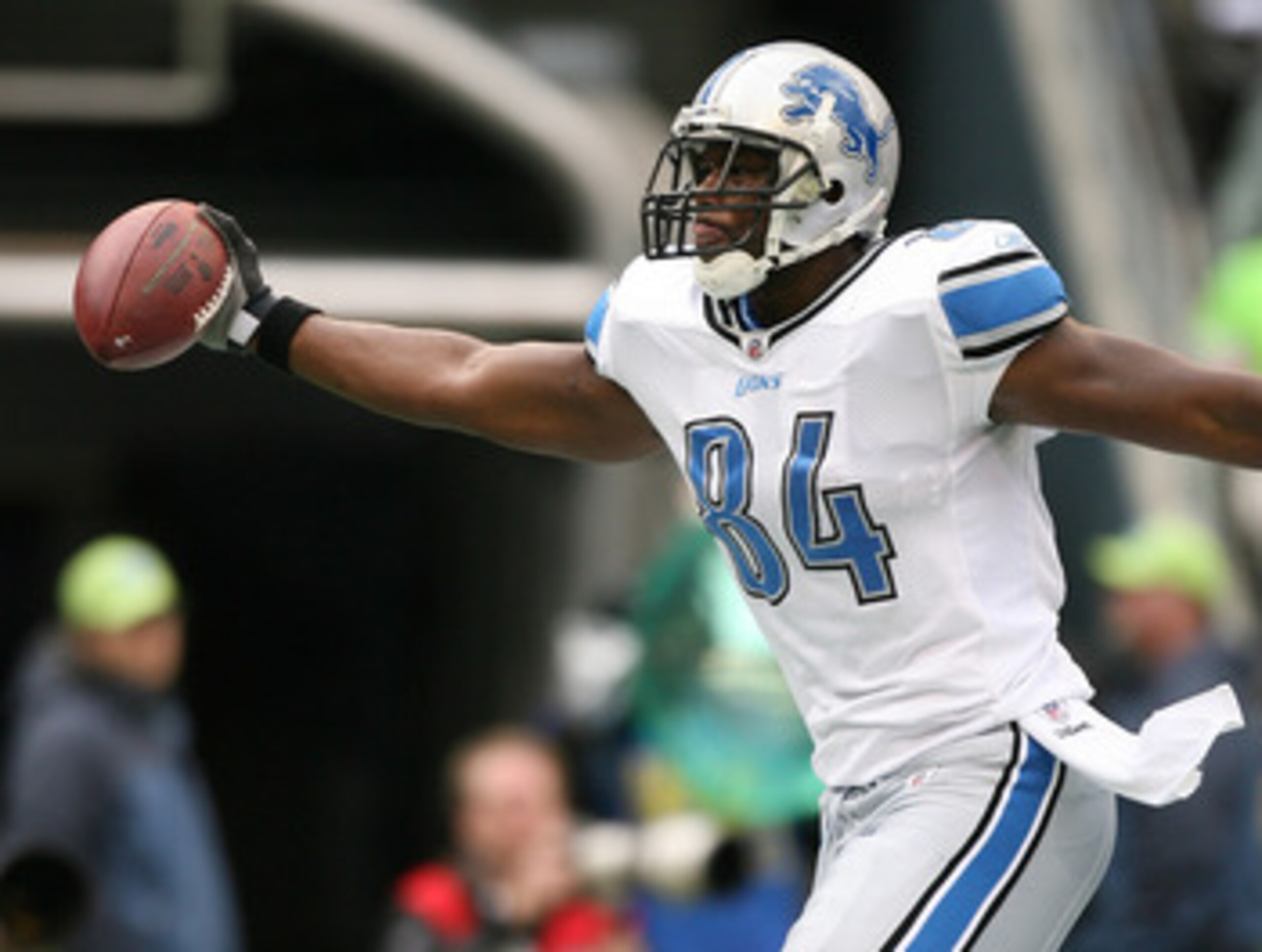 SEATTLE - NOVEMBER 08:  Tight end Brandon Pettigrew #84 of the Detroit Lions celebrates after making a touchdown catch against the Seattle Seahawks on November 8, 2009 at Qwest Field in Seattle, Washington. (Photo by Otto Greule Jr/Getty Images)