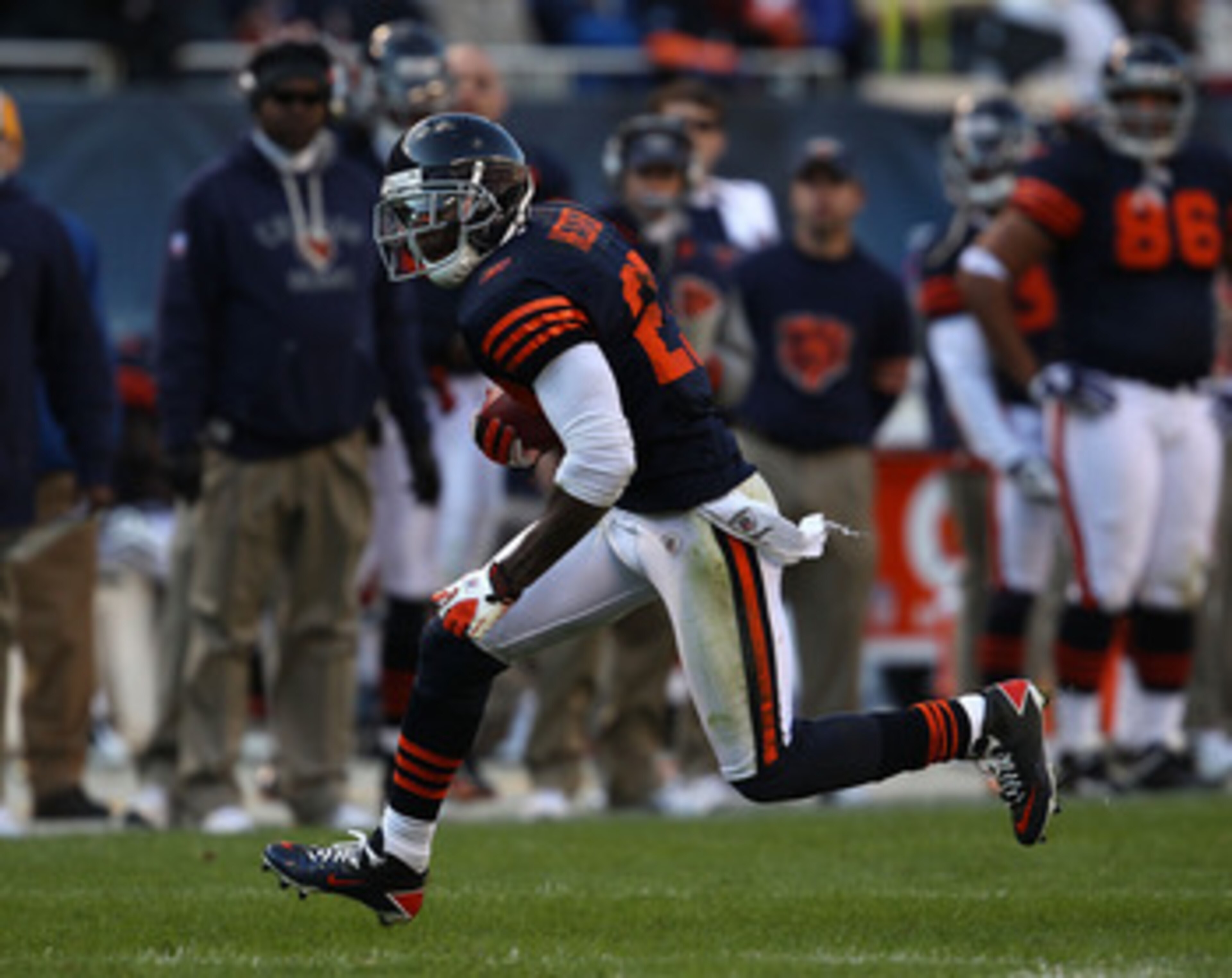 CHICAGO - NOVEMBER 14: Devin Hester #23 of the Chicago Bears returns a punt 47 yards against the Minnesota Vikings at Soldier Field on November 14, 2010 in Chicago, Illinois. The Bears defeated the Vikings 27-13. (Photo by Jonathan Daniel/Getty Images)