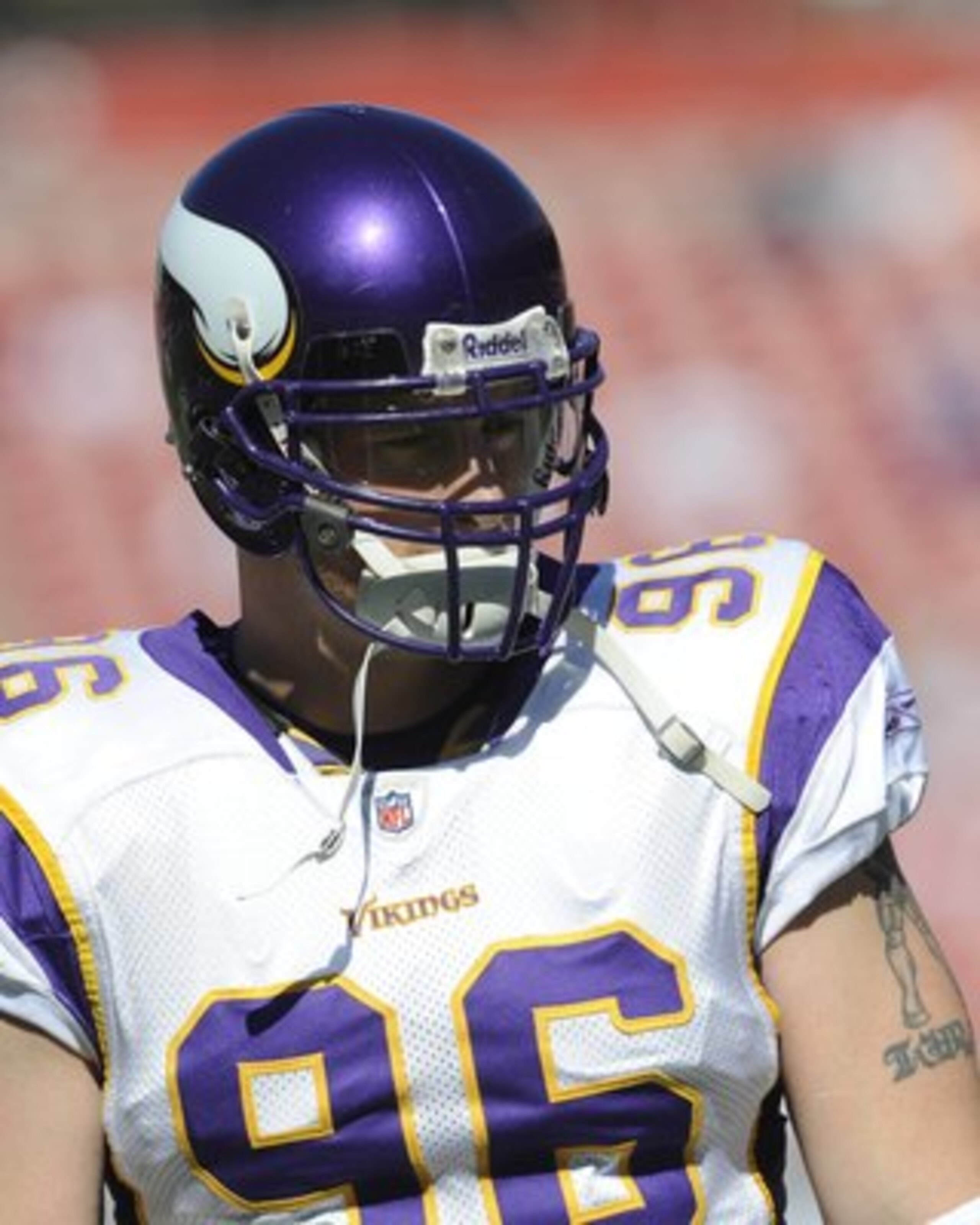 TAMPA, FL - NOVEMBER 16: Defensive end Brian Robison #96 of the Minnesota Vikings warms up for play against the Tampa Bay Buccaneers at Raymond James Stadium on November 16, 2008 in Tampa, Florida.  (Photo by Al Messerschmidt/Getty Images)