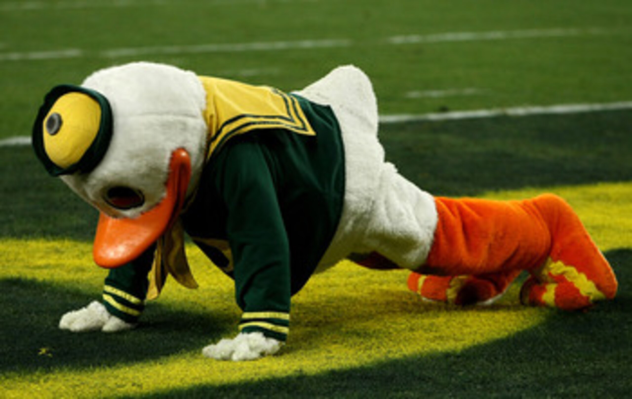 GLENDALE, AZ - JANUARY 10:  The Oregon Duck does pushups to celebrate a second quarter touchdown against the Auburn Tigers during the Tostitos BCS National Championship Game at University of Phoenix Stadium on January 10, 2011 in Glendale, Arizona.  (Phot