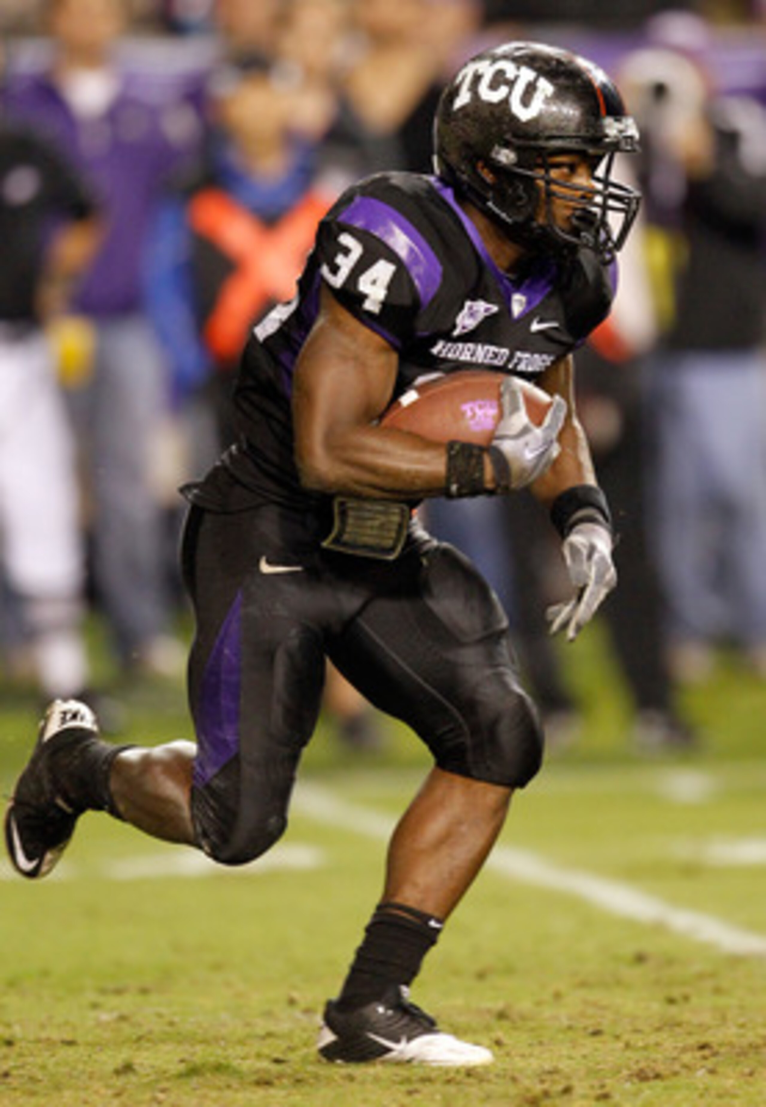 FORT WORTH, TX - OCTOBER 23:  Tailback Ed Wesley #34 of the TCU Horned Frogs carries the ball against the Air Force Falcons at Amon G. Carter Stadium on October 23, 2010 in Fort Worth, Texas.  (Photo by Tom Pennington/Getty Images)