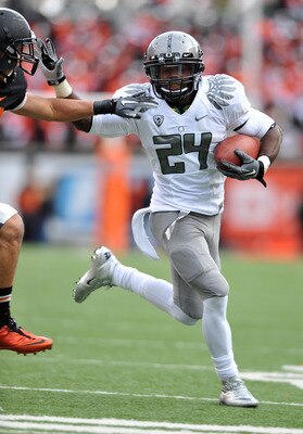 CORVALLIS, OR - DECEMBER 4: Kenjon Barner #24 of the Oregon Ducks runs with the ball in the second quarter of the game against te the Oregon State Beavers at Reser Stadium on December 4, 2010 in Corvallis, Oregon. (Photo by Steve Dykes/Getty Images) CORVALLIS, OR - DECEMBER 4: Kenjon Barner #24 of the Oregon Ducks runs with the ball in the second quarter of the game against te the Oregon State Beavers at Reser Stadium on December 4, 2010 in Corvallis, Oregon. (Photo by Steve Dykes/Getty Images)