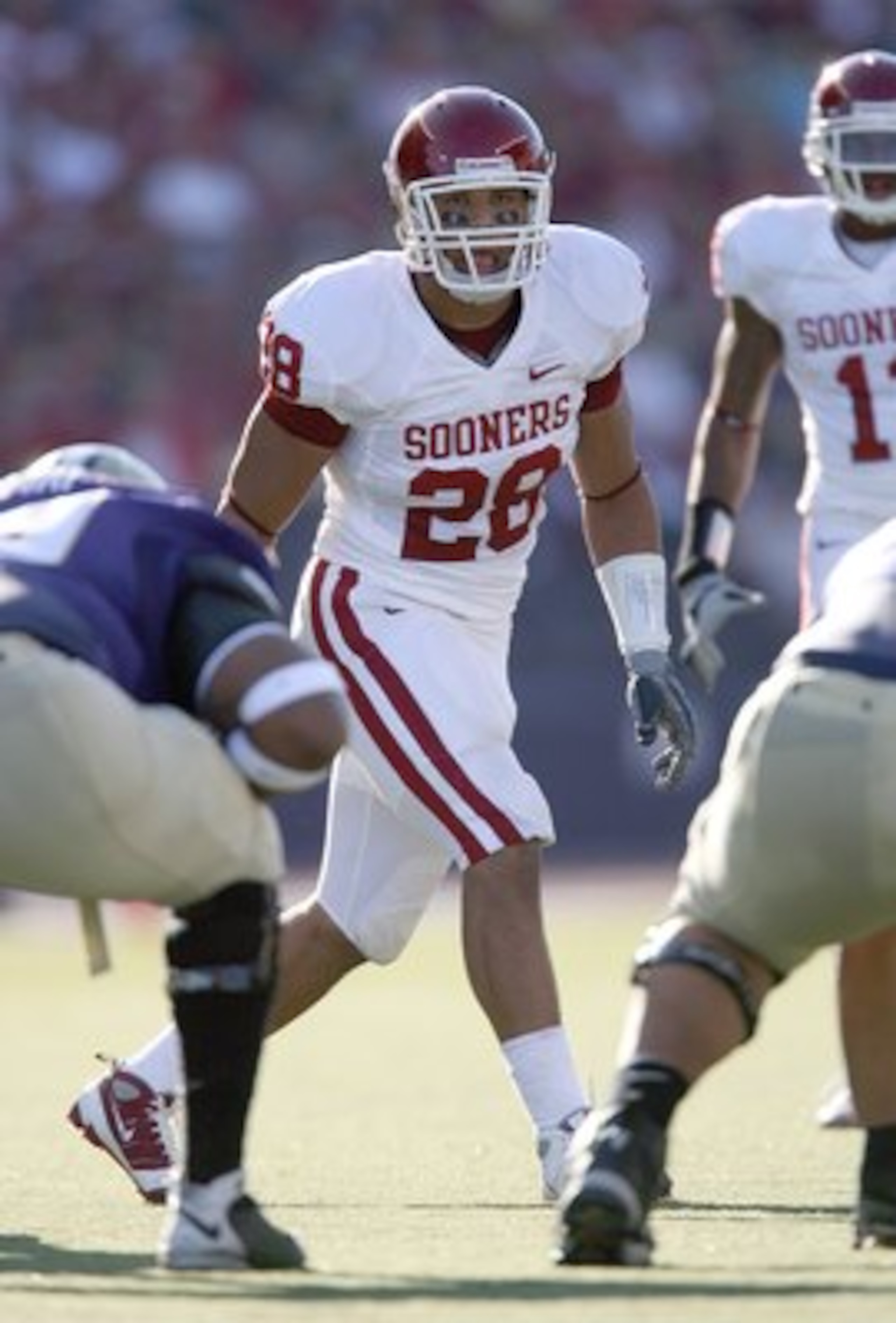 SEATTLE - SEPTEMBER 13: Travis Lewis #28 of the Oklahoma Sooners lines up in position during the game against the Washington Huskies on September 13, 2008 at Husky Stadium in Seattle, Washington. The Sooners defeated the Huskies 55-14.(Photo by Otto Greu SEATTLE - SEPTEMBER 13: Travis Lewis #28 of the Oklahoma Sooners lines up in position during the game against the Washington Huskies on September 13, 2008 at Husky Stadium in Seattle, Washington. The Sooners defeated the Huskies 55-14.(Photo by Otto Greu