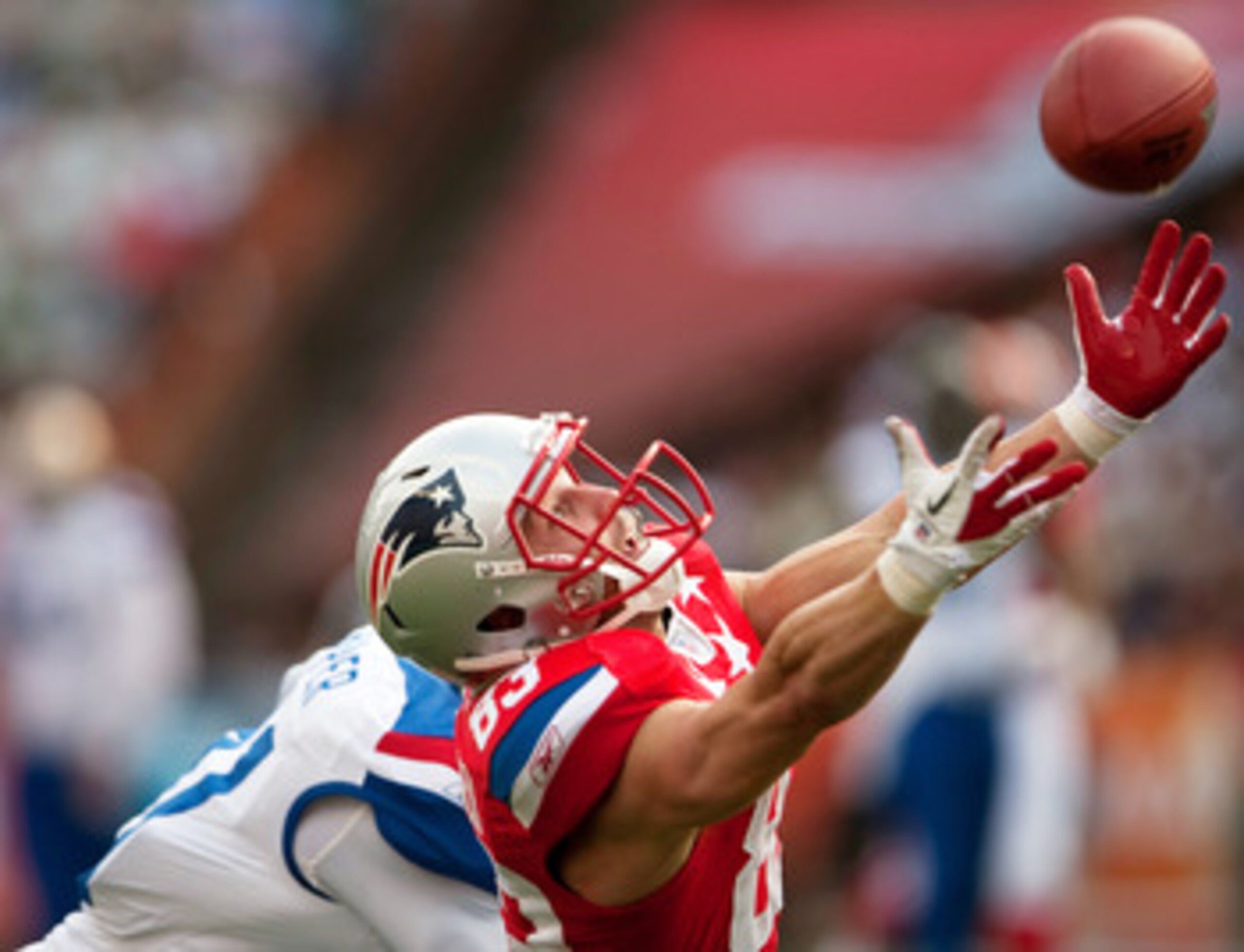 HONOLULU - JANUARY 30:  Wes Welker, #83 of the New England Patriots tries to reel in a pass during the 2011 NFL Pro Bowl at Aloha Stadium on January 30, 2011 in Honolulu, Hawaii. NFC won 55-41 over the AFC. (Photo by Kent Nishimura/Getty Images)