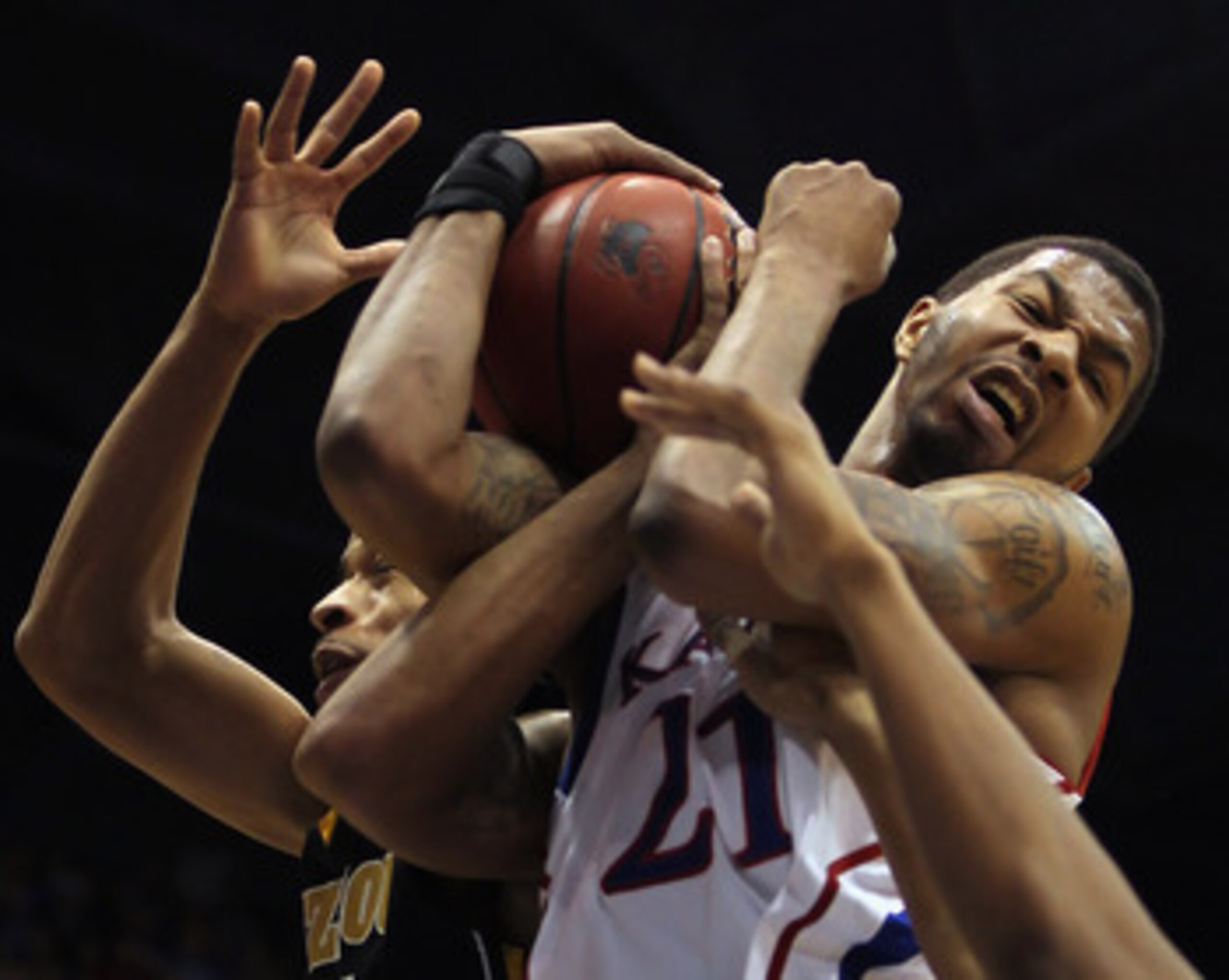 LAWRENCE, KS - FEBRUARY 07: Markieff Morris #21 of the Kansas Jayhawks shoots as Laurence Bowers #21 of the Missouri Tigers defends during the game on February 5, 2011 at Allen Fieldhouse in Lawrence, Kansas. (Photo by Jamie Squire/Getty Images) LAWRENCE, KS - FEBRUARY 07: Markieff Morris #21 of the Kansas Jayhawks shoots as Laurence Bowers #21 of the Missouri Tigers defends during the game on February 5, 2011 at Allen Fieldhouse in Lawrence, Kansas. (Photo by Jamie Squire/Getty Images)