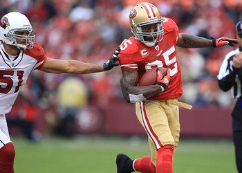SAN FRANCISCO, CA - JANUARY 02:    Vernon Davis #85 of the San Francisco 49ers runs after a catch against Paris Lenon #51 of the Arizona Cardinals during an NFL game at Candlestick Park on January 2, 2011 in San Francisco, California.  (Photo by Jed Jacob