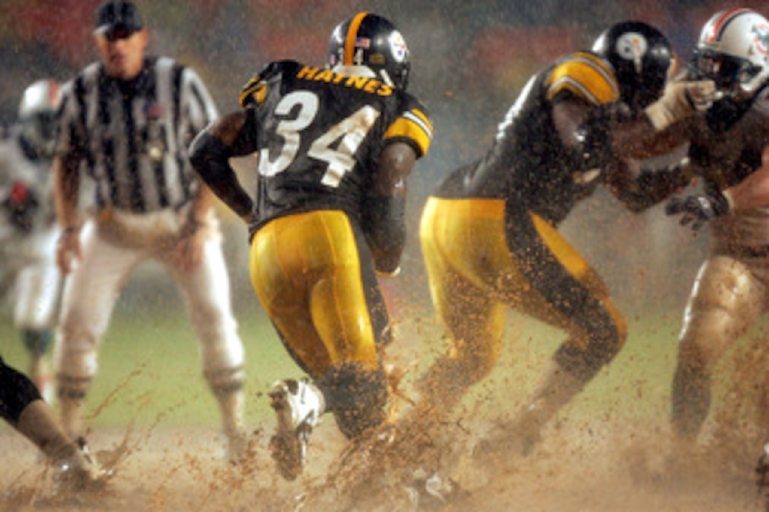 Pittsburgh Steelers Running Back Vernon Haynes # 34 during first half  action against the Miami Dolphins. The playing conditions were tough because of Hurricane Jeanne. Pittsburgh defeated Miami 13-3 at Pro Player Stadium on September 26, 2004 in Miami, F