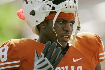 AUSTIN, TX - NOVEMBER 07:  Linebacker Emmanuel Acho #18 of the Texas Longhorns prepares for a game against the UCF Knights on November 7, 2009 at Darrell K Royal - Texas Memorial Stadium in Austin, Texas.  Texas won 35-3.  (Photo by Brian Bahr/Getty Image