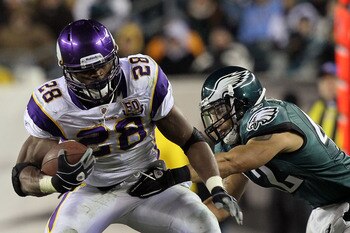 PHILADELPHIA, PA - DECEMBER 28:  Adrian Peterson #28 of the Minnesota Vikings runs against the Philadelphia Eagles at Lincoln Financial Field on December 26, 2010 in Philadelphia, Pennsylvania.  (Photo by Jim McIsaac/Getty Images)