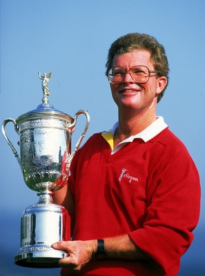 PEBBLE BEACH - JUNE:  Tom Kite of the USA holds the trophy after victory in the US Open at Pebble Beach in California, USA in June 1992. (photo by David Cannon/Getty Images)