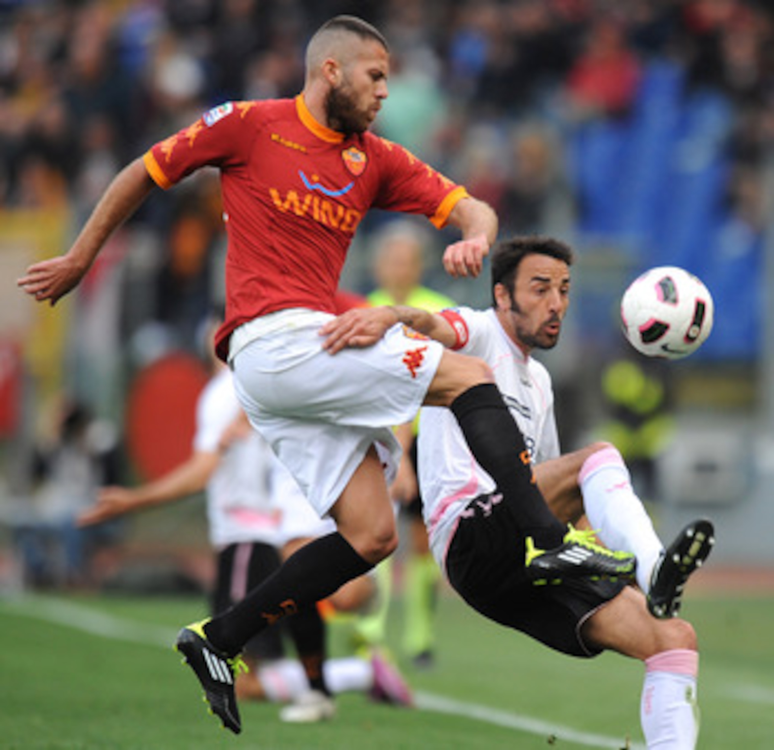 ROME, ITALY - APRIL 16:  Jeremy Menez (L) of Roma and Mattia Cassani of Palermo compete for the ball during the Serie A match between AS Roma and US Citta di Palermo at Stadio Olimpico on April 16, 2011 in Rome, Italy.  (Photo by Tullio M. Puglia/Getty Im