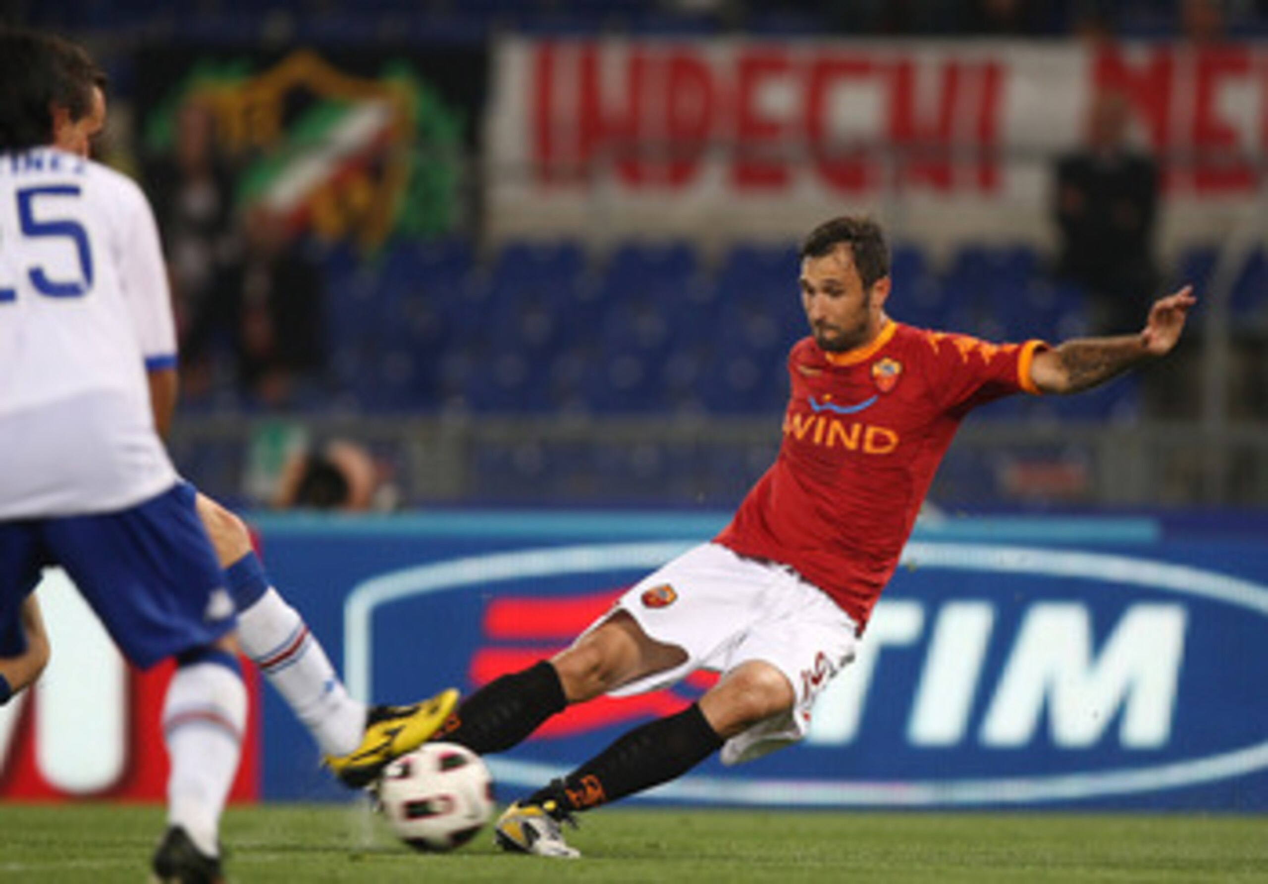 ROME, ITALY - MAY 22:  Mirko Vucinic of AS Roma scores the second goal for his team during the Serie A match between AS Roma and UC Sampdoria at Stadio Olimpico on May 22, 2011 in Rome, Italy.  (Photo by Paolo Bruno/Getty Images)