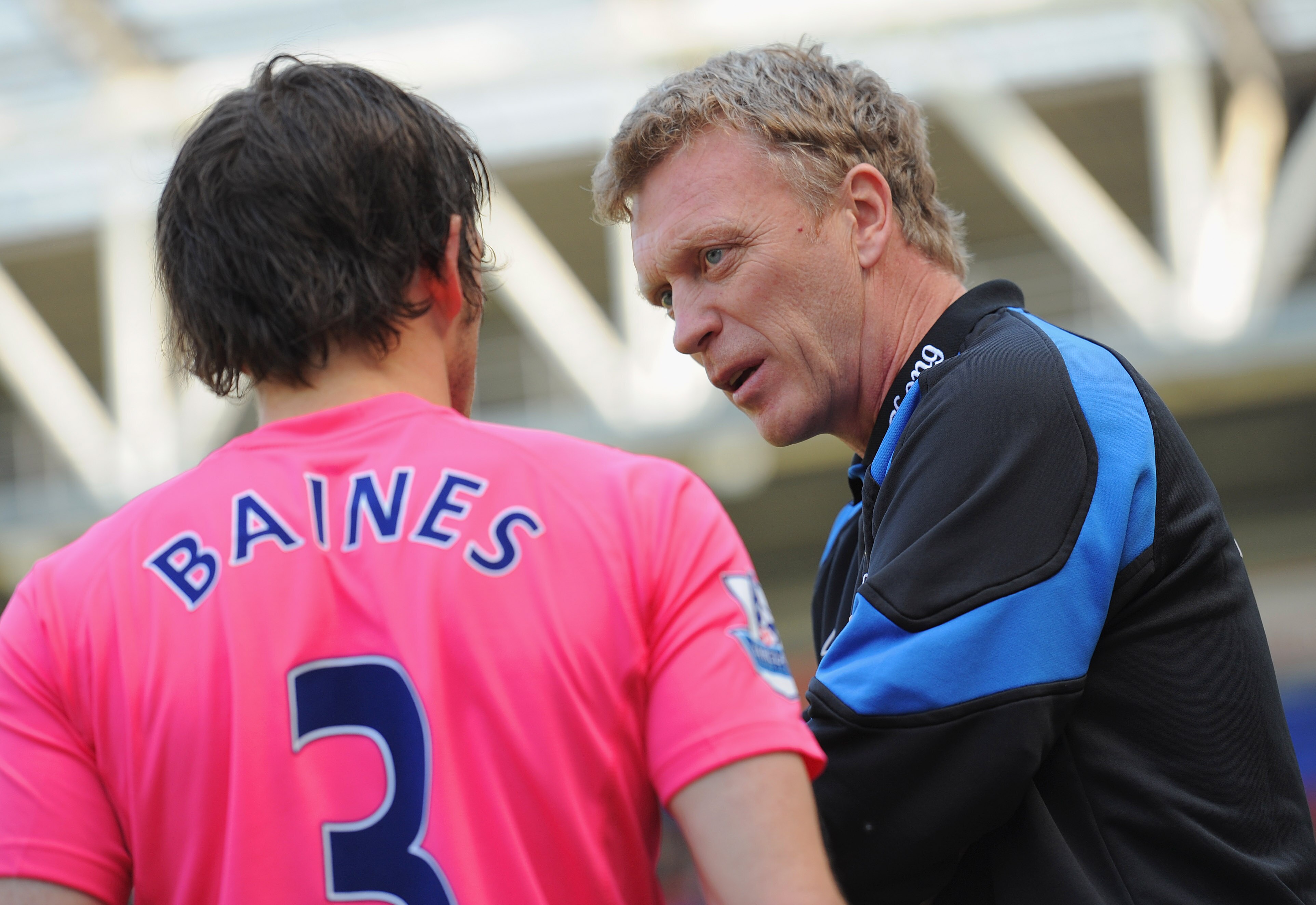 WIGAN, ENGLAND - APRIL 30: Everton manager David Moyes speaks to his player Leighton Baines before the Barclays Premier League match between Wigan and Everton at the DW Stadium on April 30, 2011 in Wigan, England.  (Photo by Michael Regan/Getty Images)