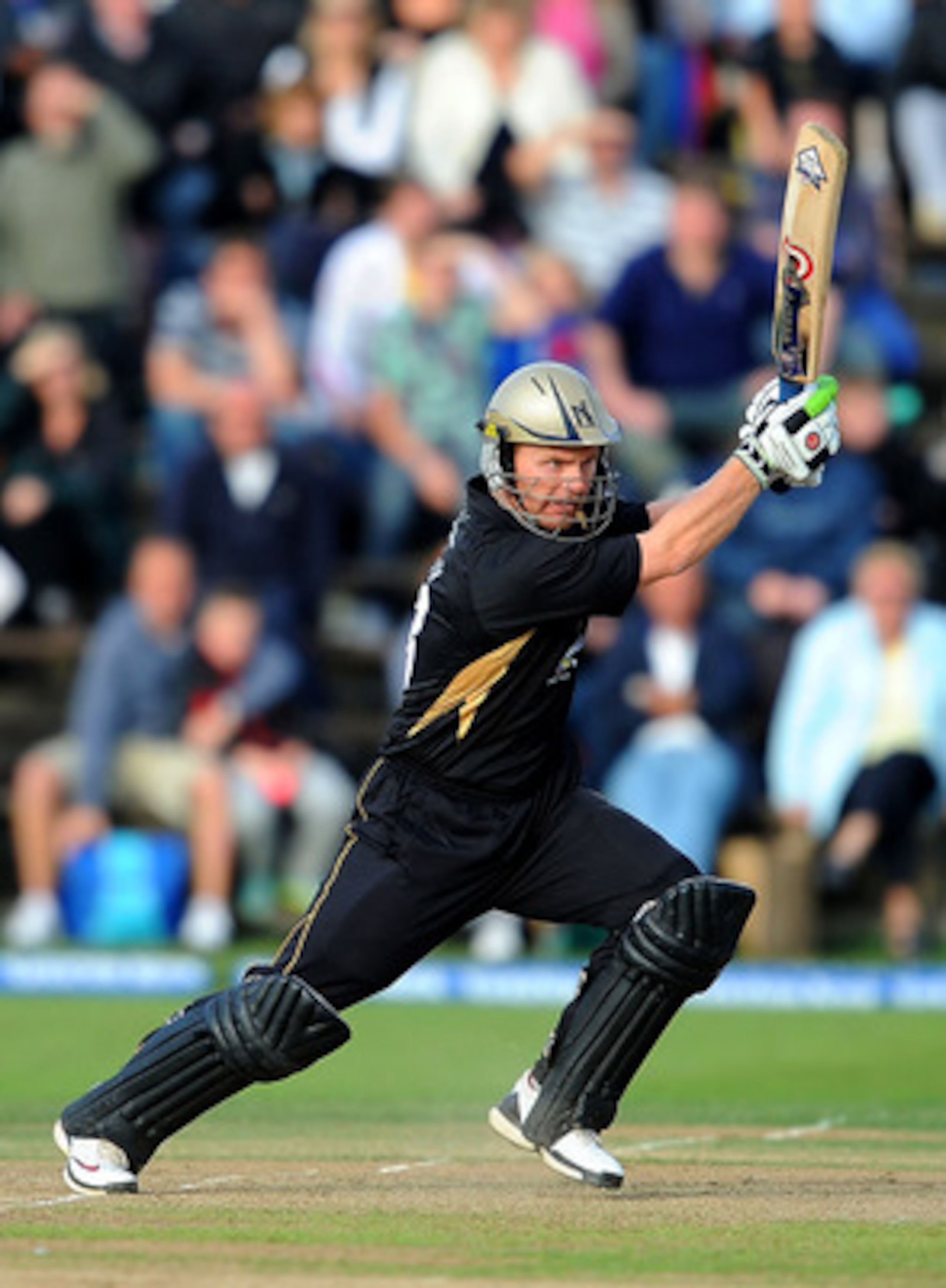 SCARBOROUGH, ENGLAND - SEPTEMBER 11:  Darren Maddy of Warwickshire in action during the Clydesdale Bank 40 Semi Final match bewteen Yorkshire and Warwickshire at Scarborough Cricket Club on September 11, 2010 in Scarborough, England.  (Photo by Christophe