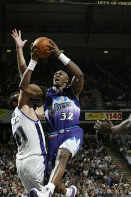 SACRAMENTO, CA - APRIL 30:  Karl Malone #32 of the Utah Jazz shoots past Vlade Divac #21 of the Sacramento Kings in Game five of the Western Conference Quarterfinals during the 2003 NBA Playoffs at Arco Arena on April 30, 2003 in Sacramento, California.  