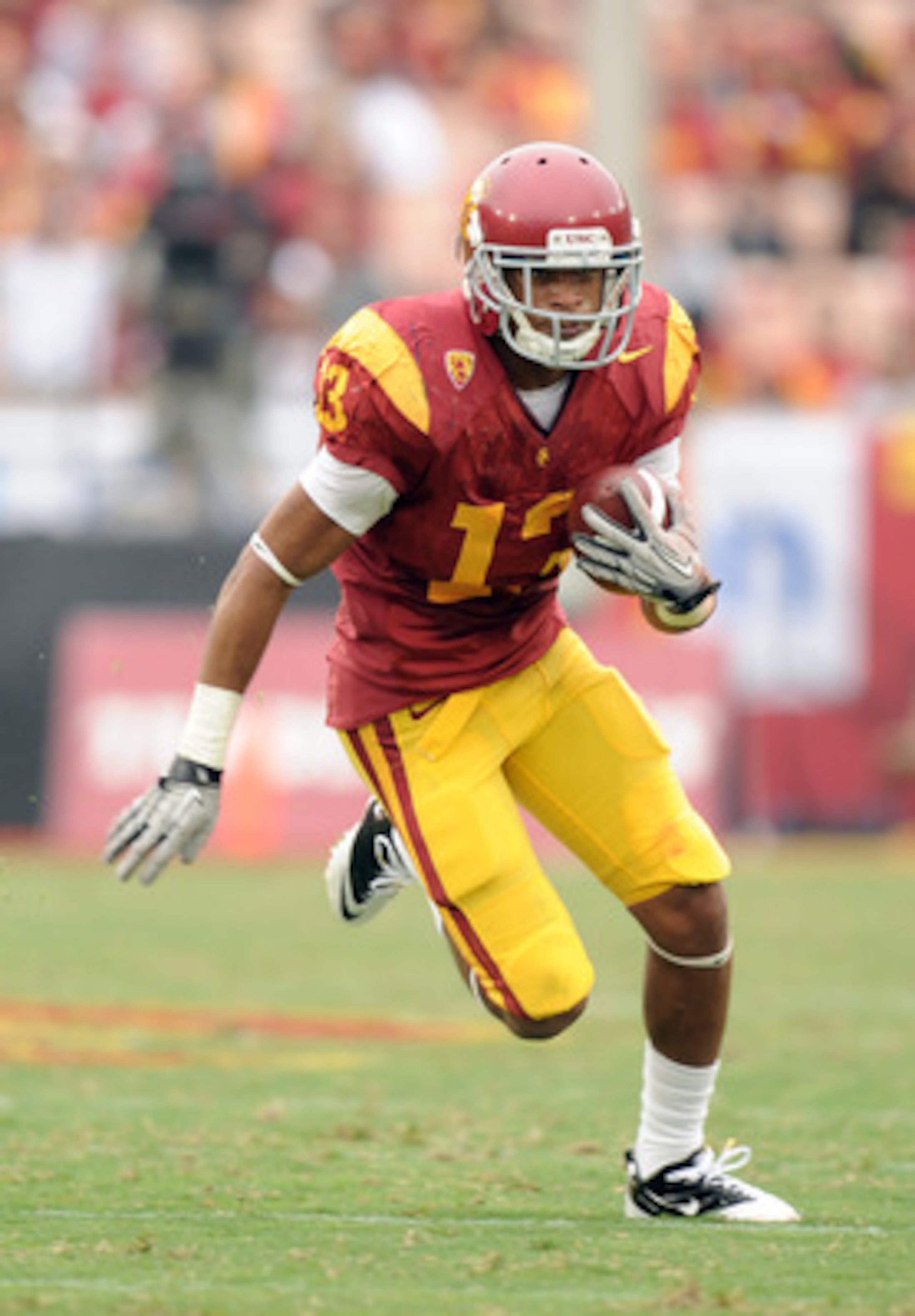 LOS ANGELES, CA - OCTOBER 16:  Robert Woods #13 of the USC Trojans carries the ball during the game against the California Golden Bears at Los Angeles Memorial Coliseum on October 16, 2010 in Los Angeles, California.  (Photo by Harry How/Getty Images)