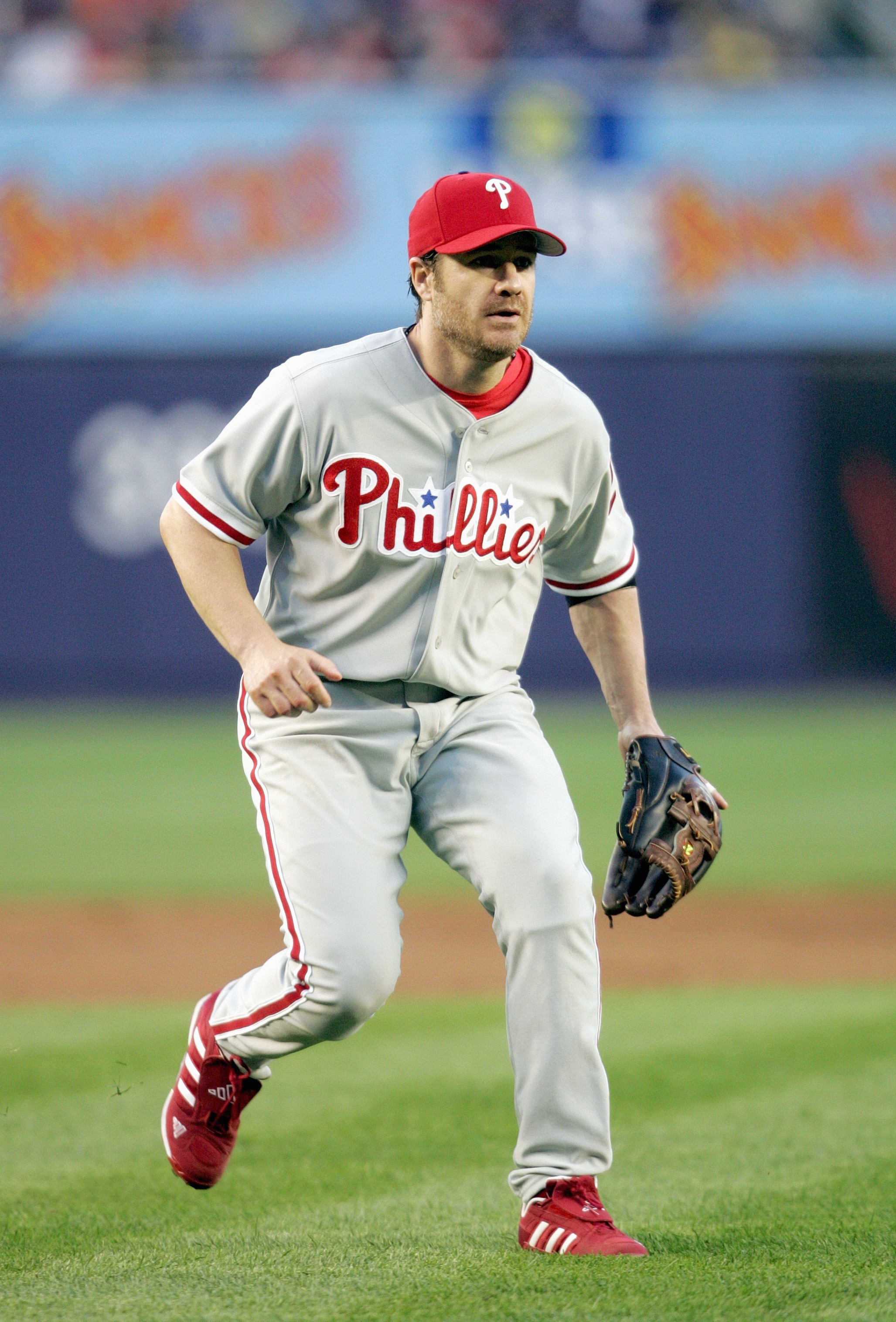 FLUSHING, NY - MAY 24: David Bell #25 of the Philadelphia Phillies looks to field the ball during the game against the New York Mets on May 24, 2006 at Shea Stadium in the Flushing neighborhood of the Queens borough of New York City. The Mets won 5-4. (Ph