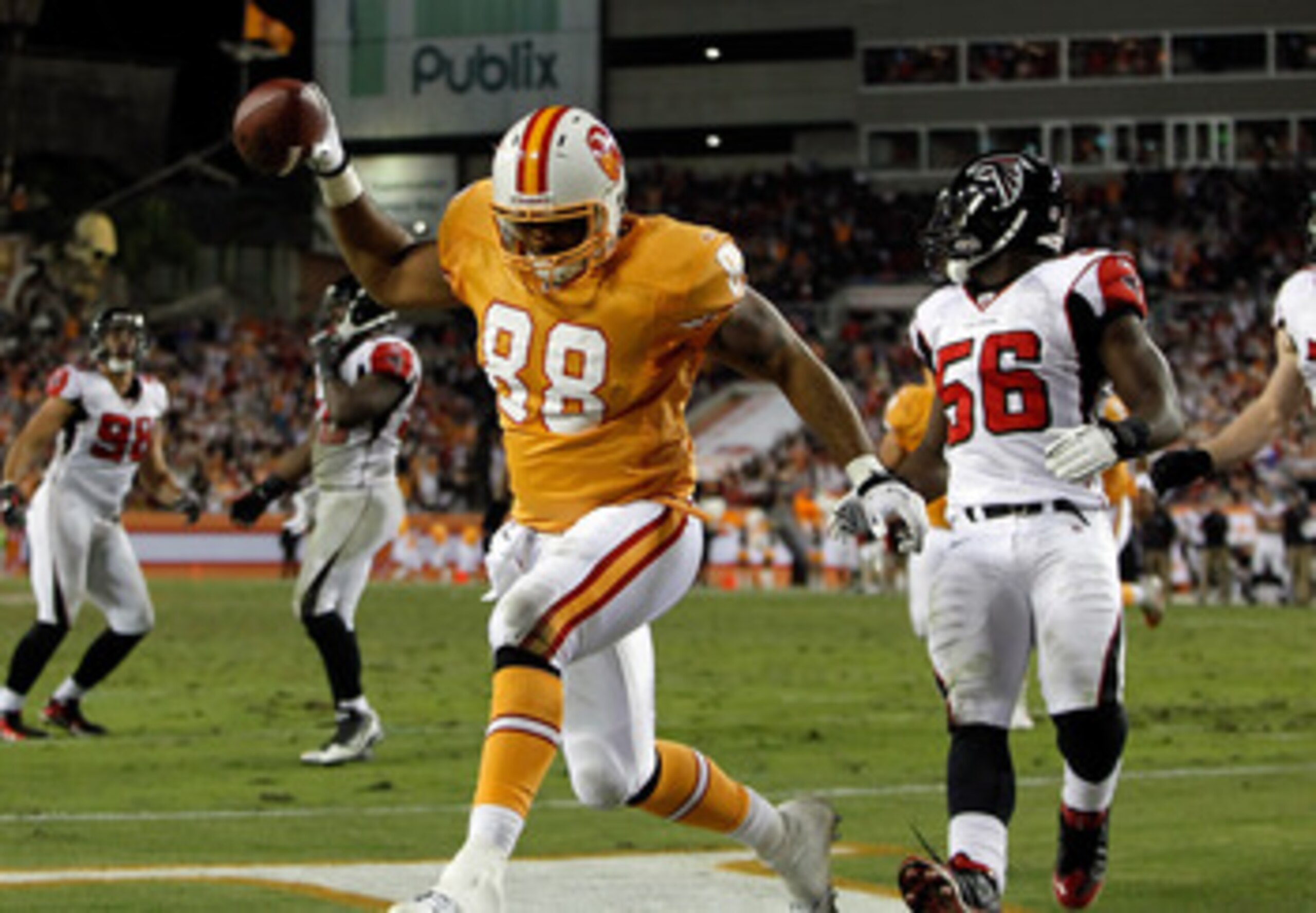 TAMPA, FL - DECEMBER 05:  Tight end John Gilmore #88 of the Tampa Bay Buccaneers catches a touchdown pass against the Atlanta Falcons during the game at Raymond James Stadium on December 5, 2010 in Tampa, Florida.  (Photo by J. Meric/Getty Images)