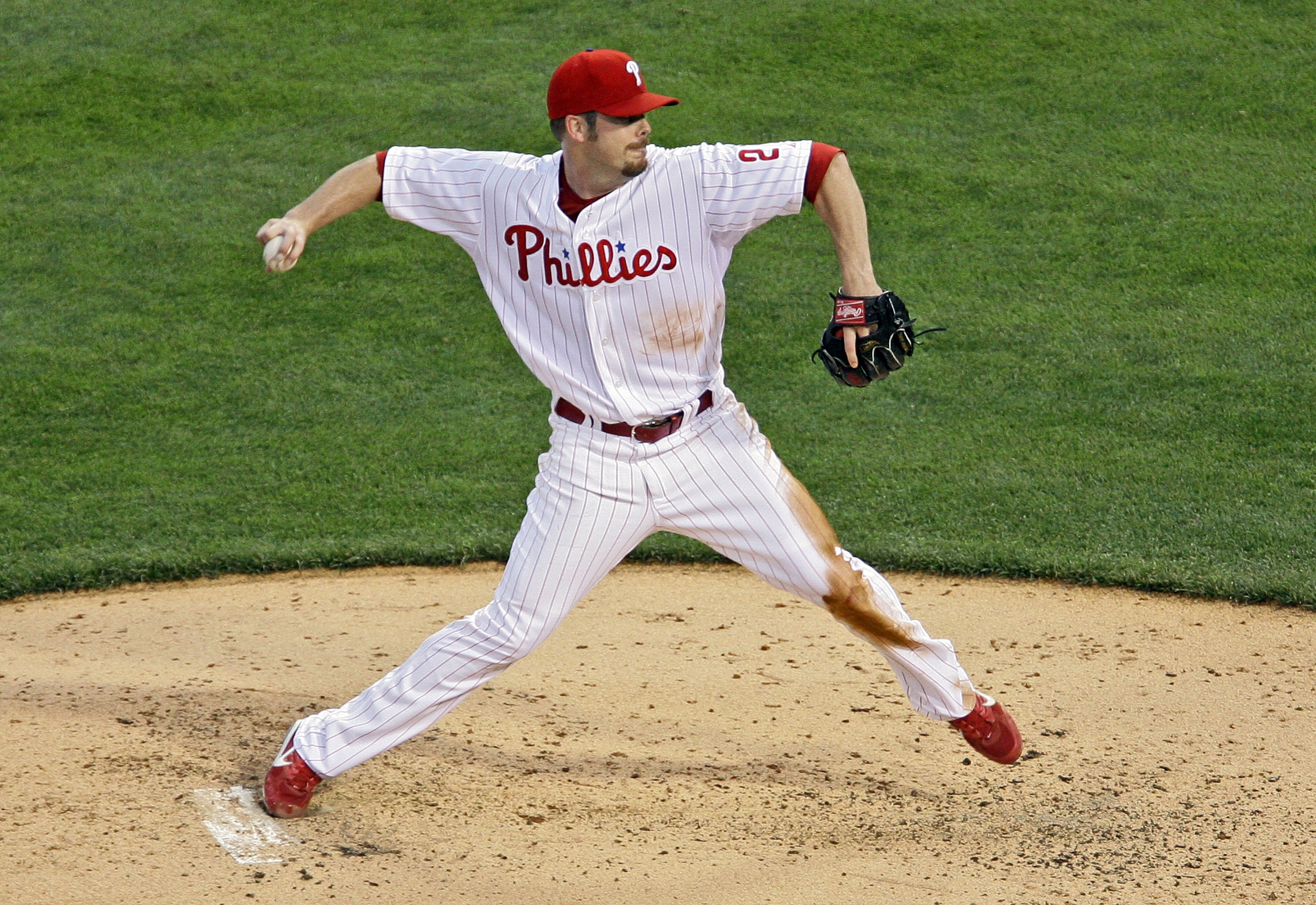 PHILADELPHIA - JUNE 03: Starting pitcher Adam Eaton #21 of the Philadelphia Phillies throws a pitch during the game against the Cincinnati Reds on June 3, 2008 at Citizens Bank Park in Philadelphia, Pennsylvania.  (Photo by Drew Hallowell/Getty Images)