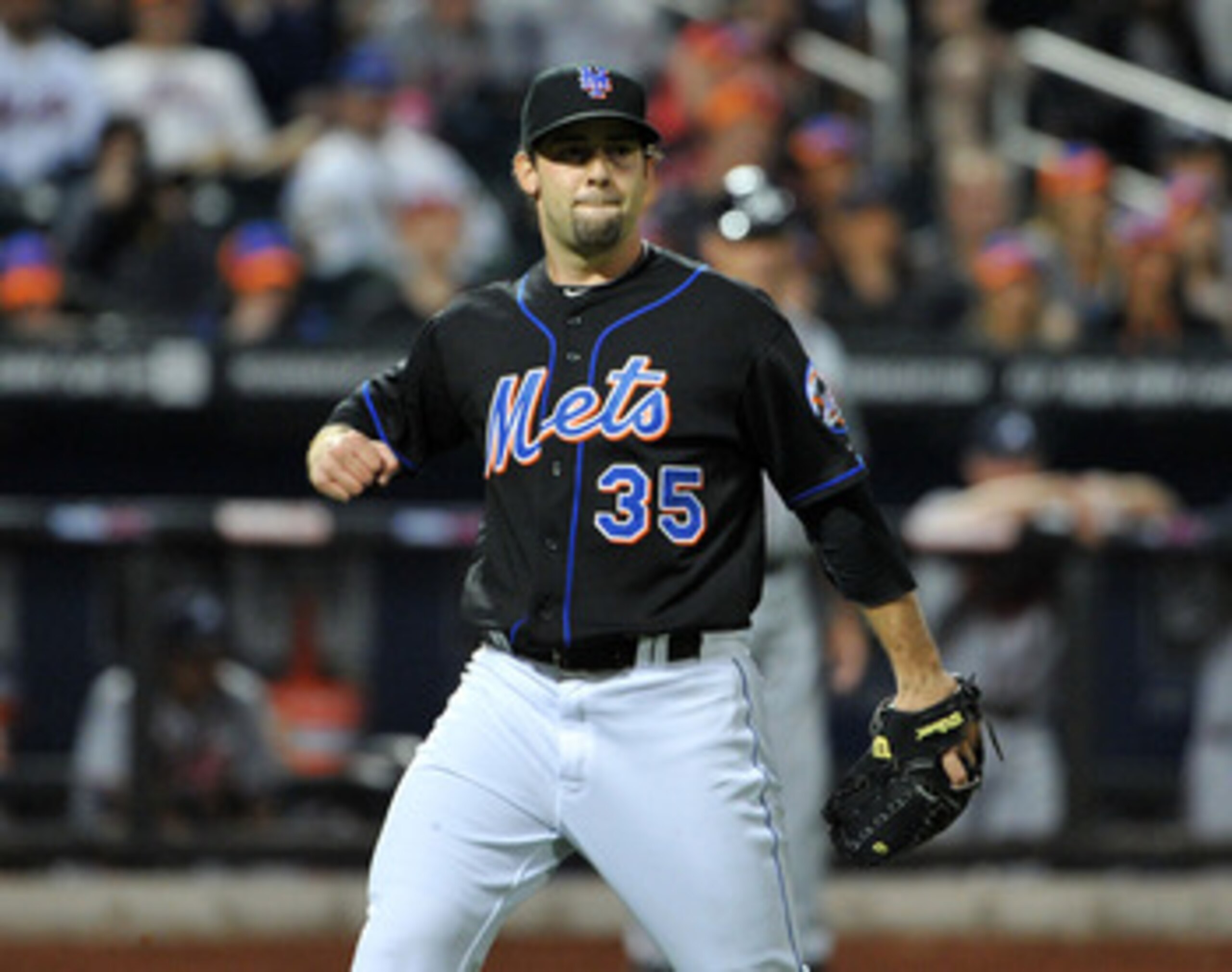 NEW YORK, NY - JUNE 04: Dillon Gee #35 of the New York Mets reacts after Alex Gonzalez #2 of the Atlanta Braves (not pictured) grounded out to the shortstop to end the top of the fifth inning at Citi Field on June 4, 2011 in the Flushing neighborhood of t