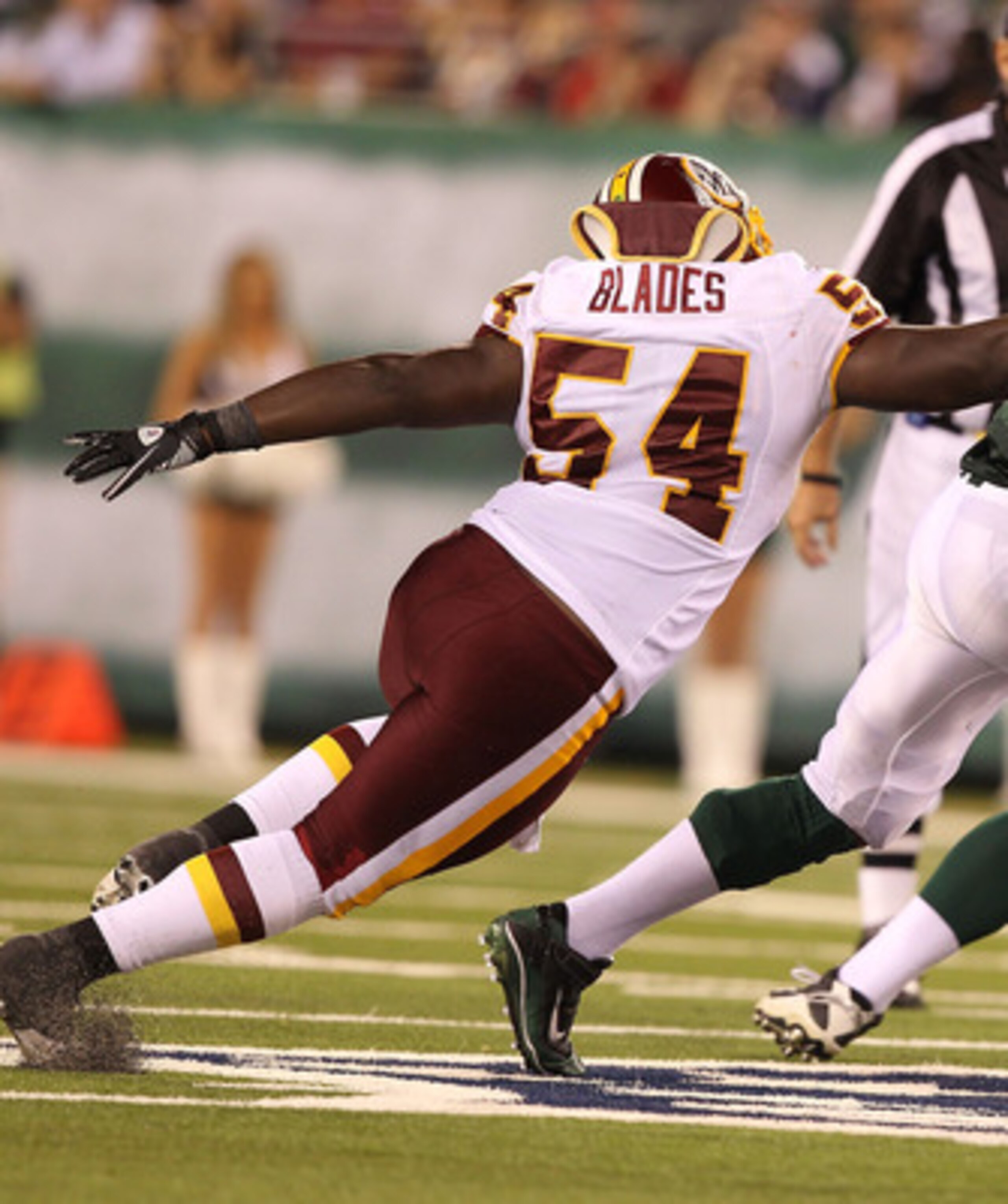 EAST RUTHERFORD, NJ - AUGUST 27:  Mark Sanchez #6 of the New York Jets eludes H.B. Blades #54 of the Washington Redskins  during their preseason game on August 27, 2010 at the New Meadowlands Stadium  in East Rutherford, New Jersey.  (Photo by Al Bello/Ge