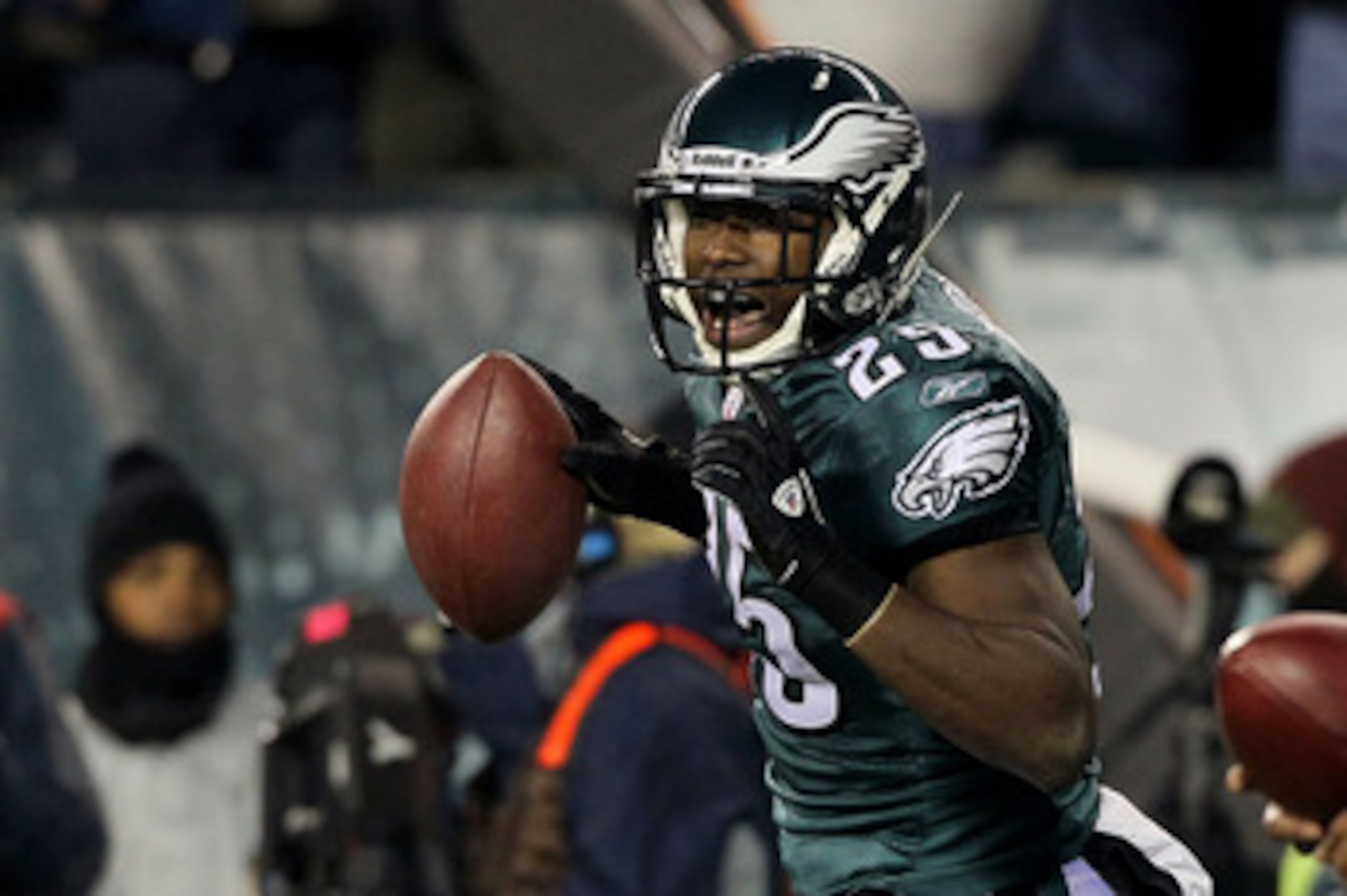 PHILADELPHIA, PA - DECEMBER 02: Lesean Mccoy #25 of the Philadelphia Eagles celebrates after he scored a 1-yard touchdown reception in the first quarter against the Houston Texans at Lincoln Financial Field on December 2, 2010 in Philadelphia, Pennsylvan PHILADELPHIA, PA - DECEMBER 02: Lesean Mccoy #25 of the Philadelphia Eagles celebrates after he scored a 1-yard touchdown reception in the first quarter against the Houston Texans at Lincoln Financial Field on December 2, 2010 in Philadelphia, Pennsylvan