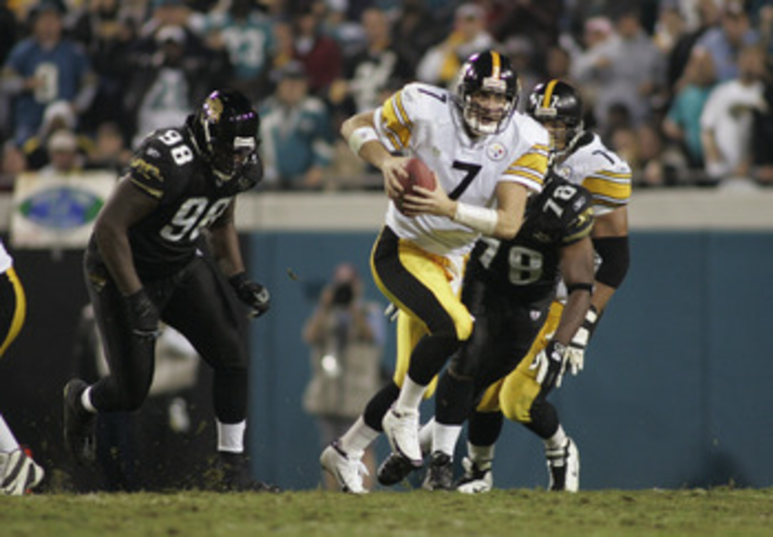 JACKSONVILLE, FL - DECEMBER 5:  Quarterback Ben Roethlisberger #7 of the Pittsburgh Steelers scrambles against John Henderson #98 and Elton Patterson #78 of the Jacksonville Jaguars during the game at Alltel Stadium on December 5, 2004 in Jacksonville, Fl