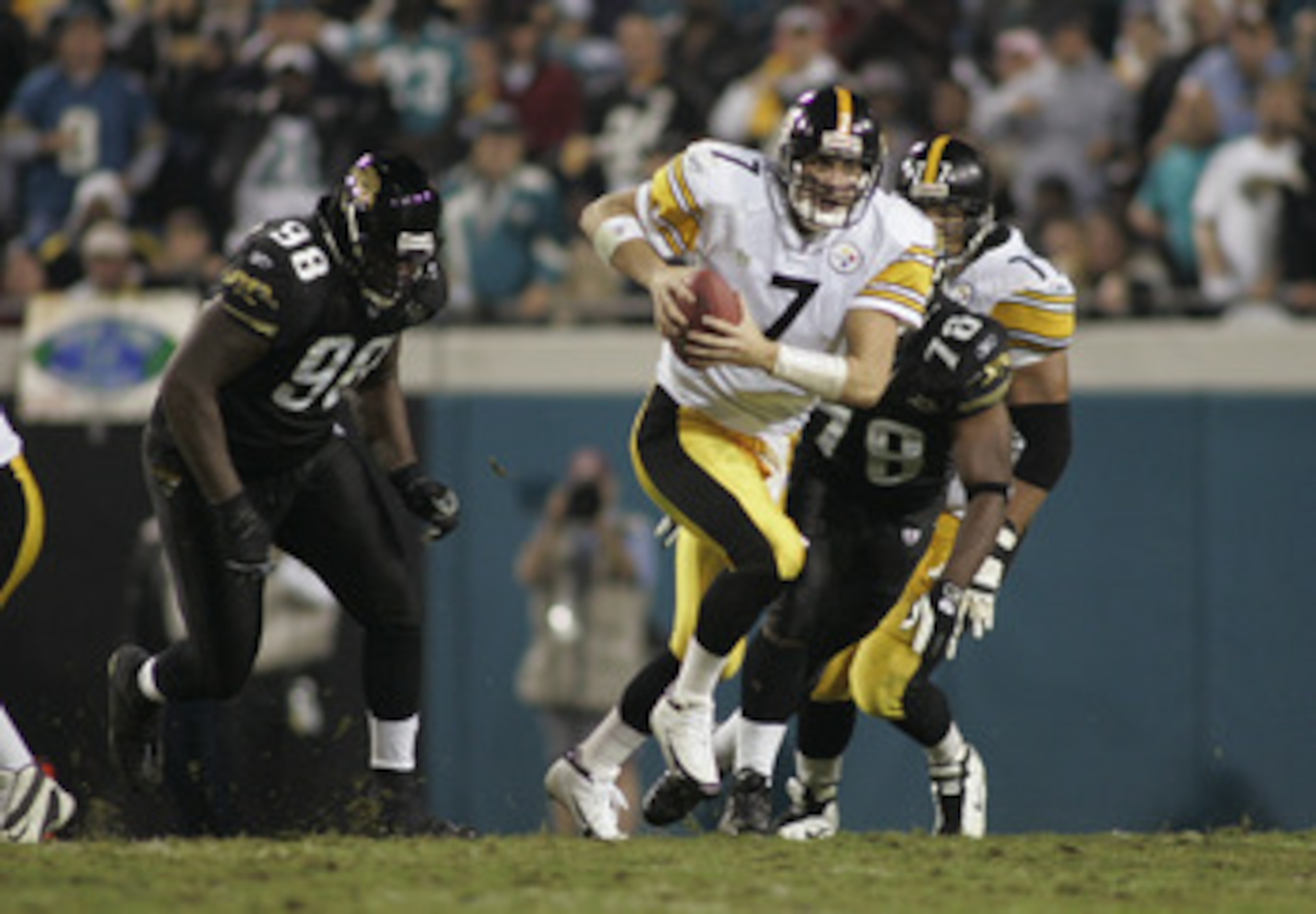 JACKSONVILLE, FL - DECEMBER 5:  Quarterback Ben Roethlisberger #7 of the Pittsburgh Steelers scrambles against John Henderson #98 and Elton Patterson #78 of the Jacksonville Jaguars during the game at Alltel Stadium on December 5, 2004 in Jacksonville, Fl