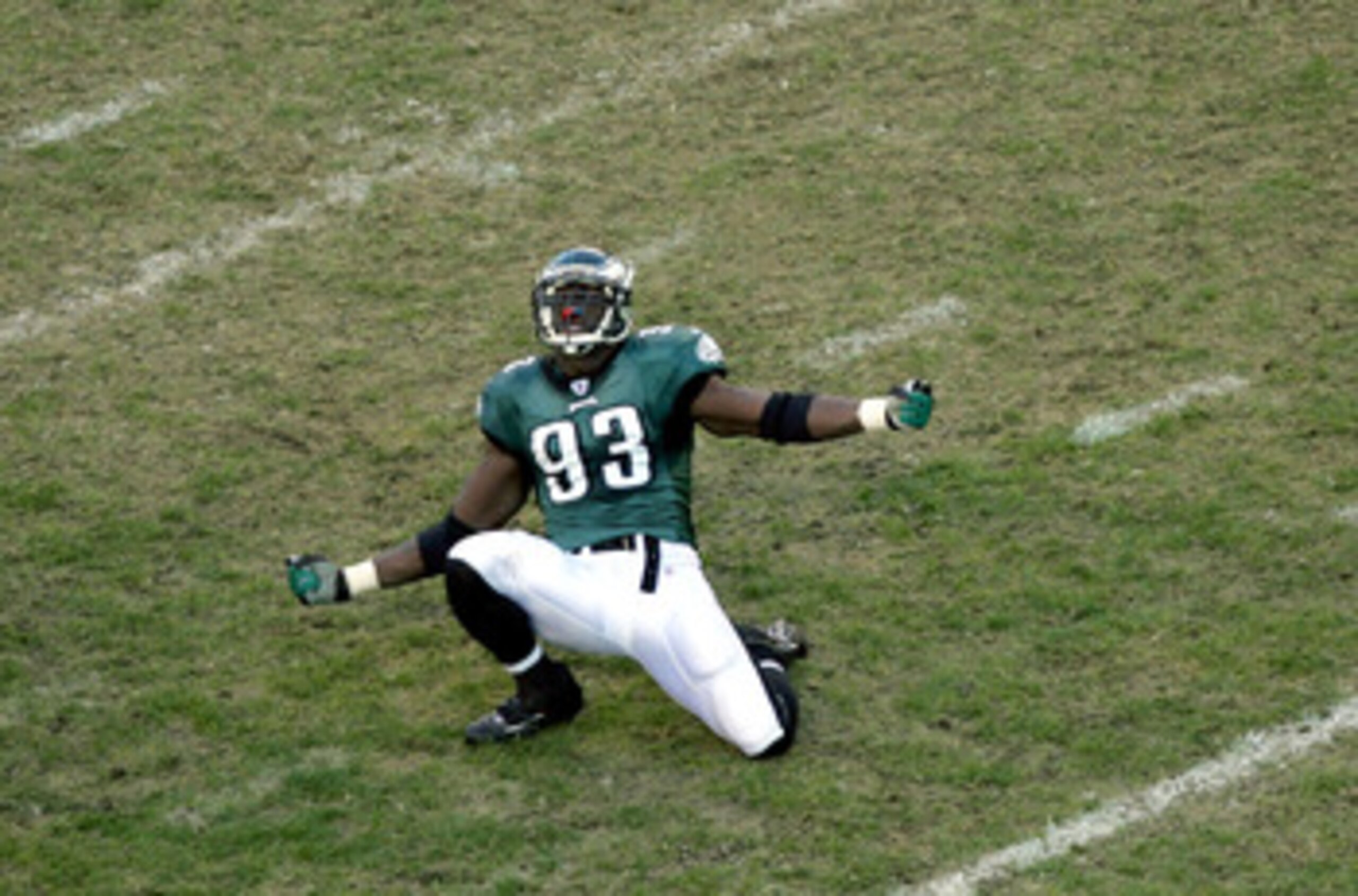 PHILADELPHIA - OCTOBER 23:  Jevon Kearse #93 of the Philadelphia Eagles celebrates after he sacked Drew Brees of the San Diego Chargers on October 23, 2005 at Lincoln Financial Field in Philadelphia, Pennsylvania. The Eagles defeated the Chargers 20-17.  