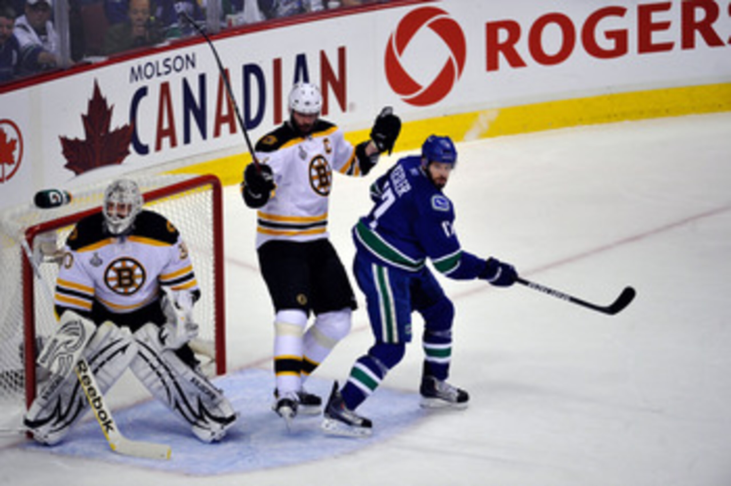 VANCOUVER, BC - JUNE 01:  Ryan Kesler #17 of the Vancouver Canucks in action against Zdeno Chara #33 of the Boston Bruins during game one of the 2011 NHL Stanley Cup Finals at Rogers Arena on June 1, 2011 in Vancouver, Canada.  (Photo by Rich Lam/Getty Im