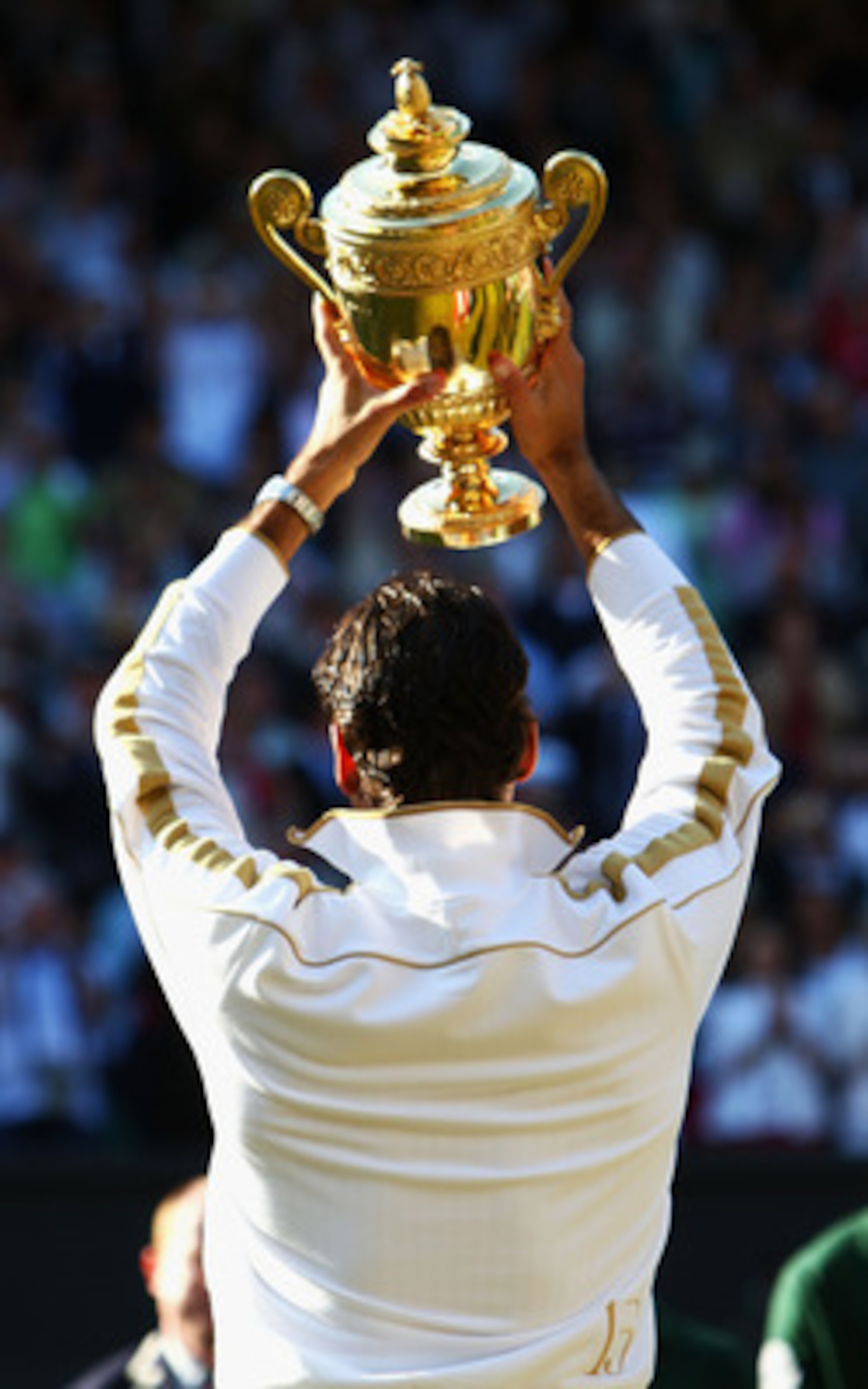 WIMBLEDON, ENGLAND - JULY 05: Roger Federer of Switzerland celebrates victory with the trophy after the men's singles final match against Andy Roddick of USA on Day Thirteen of the Wimbledon Lawn Tennis Championships at the All England Lawn Tennis and Cr WIMBLEDON, ENGLAND - JULY 05: Roger Federer of Switzerland celebrates victory with the trophy after the men's singles final match against Andy Roddick of USA on Day Thirteen of the Wimbledon Lawn Tennis Championships at the All England Lawn Tennis and Cr