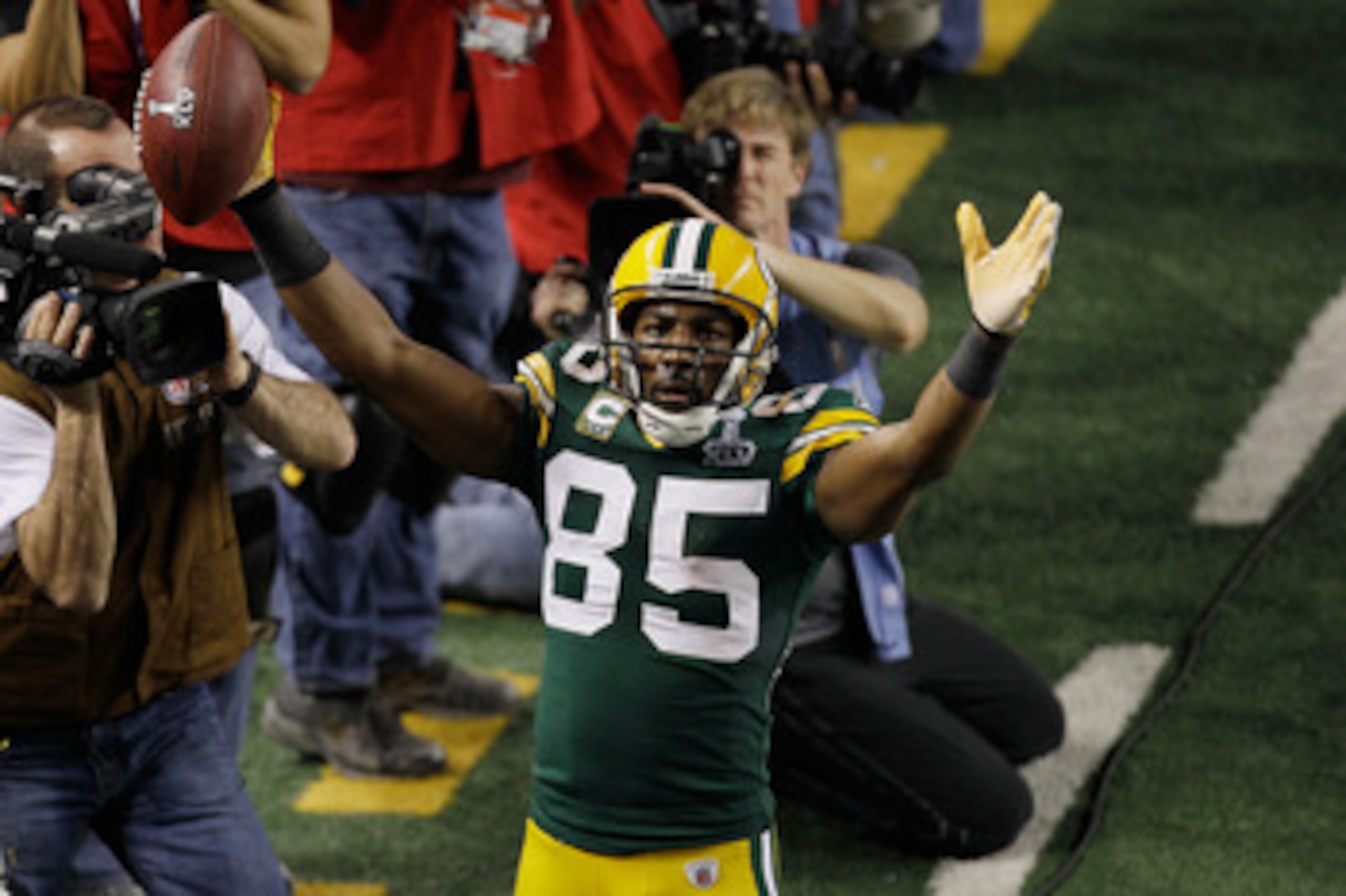 ARLINGTON, TX - FEBRUARY 06: Greg Jennings #85 of the Green Bay Packers celebrates scoring a fourth quarter touchdown against the Pittsburgh Steelers during Super Bowl XLV at Cowboys Stadium on February 6, 2011 in Arlington, Texas. (Photo by Rob Carr/G ARLINGTON, TX - FEBRUARY 06: Greg Jennings #85 of the Green Bay Packers celebrates scoring a fourth quarter touchdown against the Pittsburgh Steelers during Super Bowl XLV at Cowboys Stadium on February 6, 2011 in Arlington, Texas. (Photo by Rob Carr/G