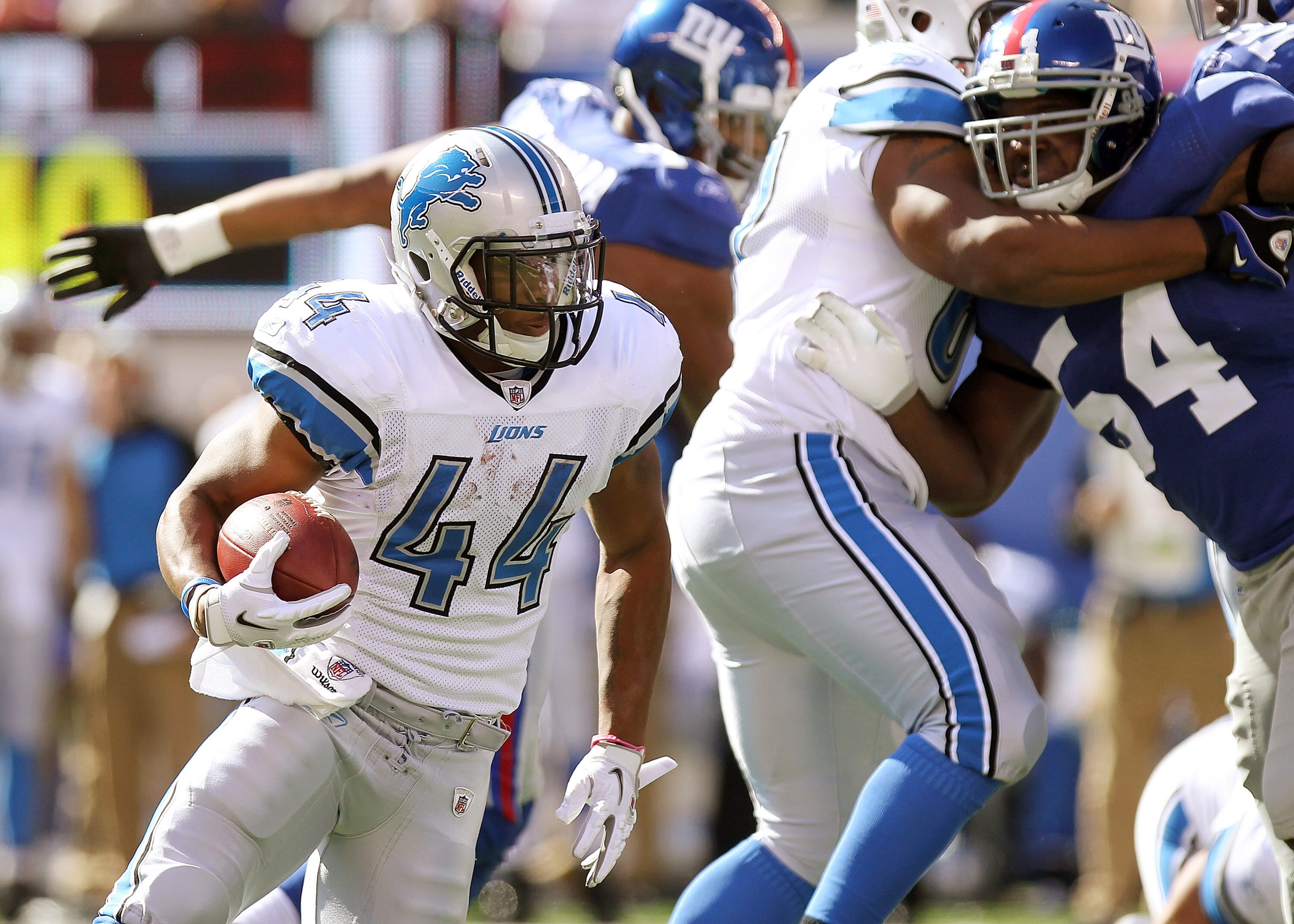 EAST RUTHERFORD, NJ - OCTOBER 17: Jahvid Best #44 of the Detroit Lions rushes against the New York Giants at New Meadowlands Stadium on October 17, 2010 in East Rutherford, New Jersey.  (Photo by Nick Laham/Getty Images)