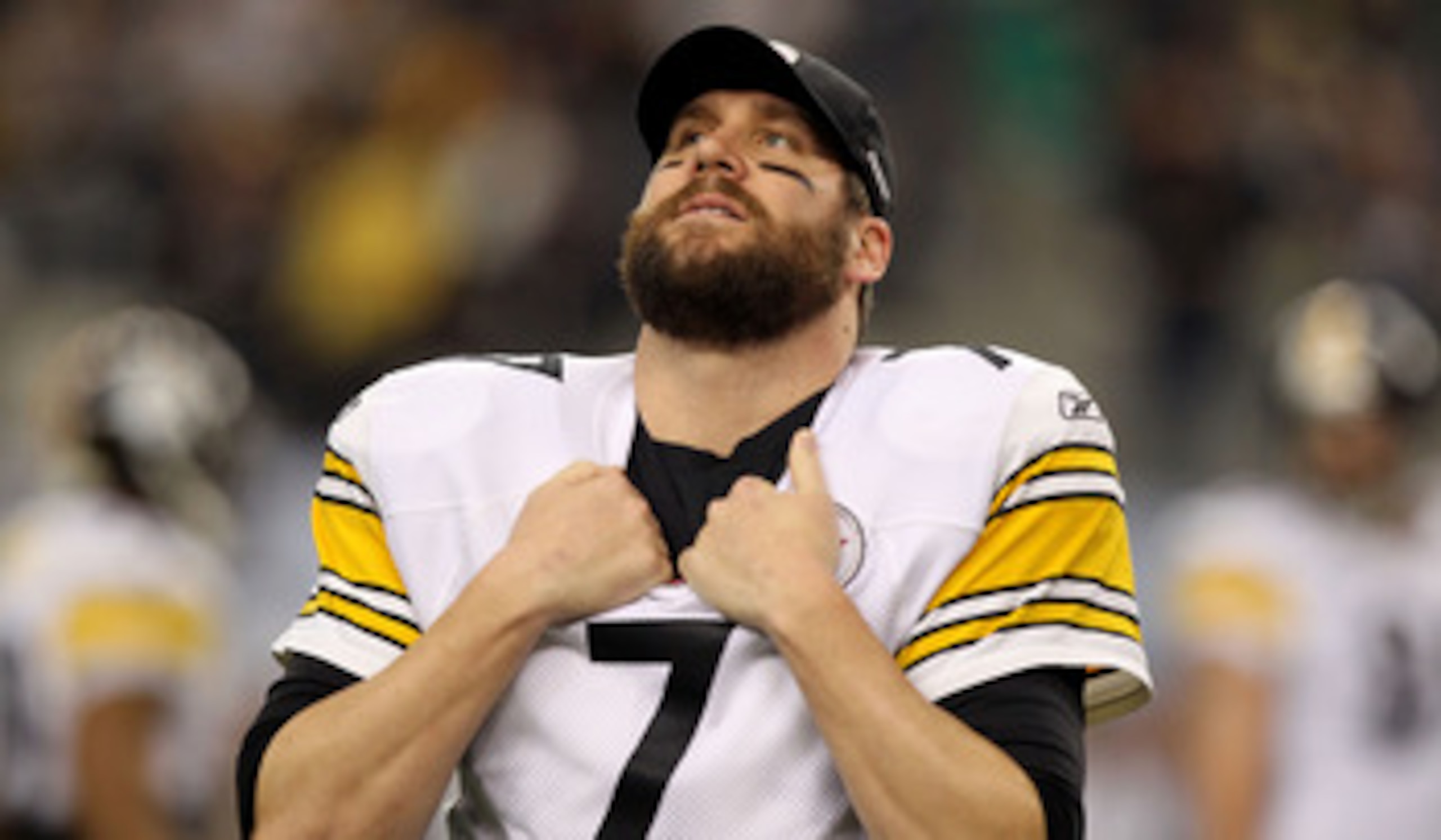 ARLINGTON, TX - FEBRUARY 06:  Quarterback Ben Roethlisberger #7 of the Pittsburgh Steelers looks on against the Green Bay Packers during Super Bowl XLV at Cowboys Stadium on February 6, 2011 in Arlington, Texas.  (Photo by Al Bello/Getty Images)
