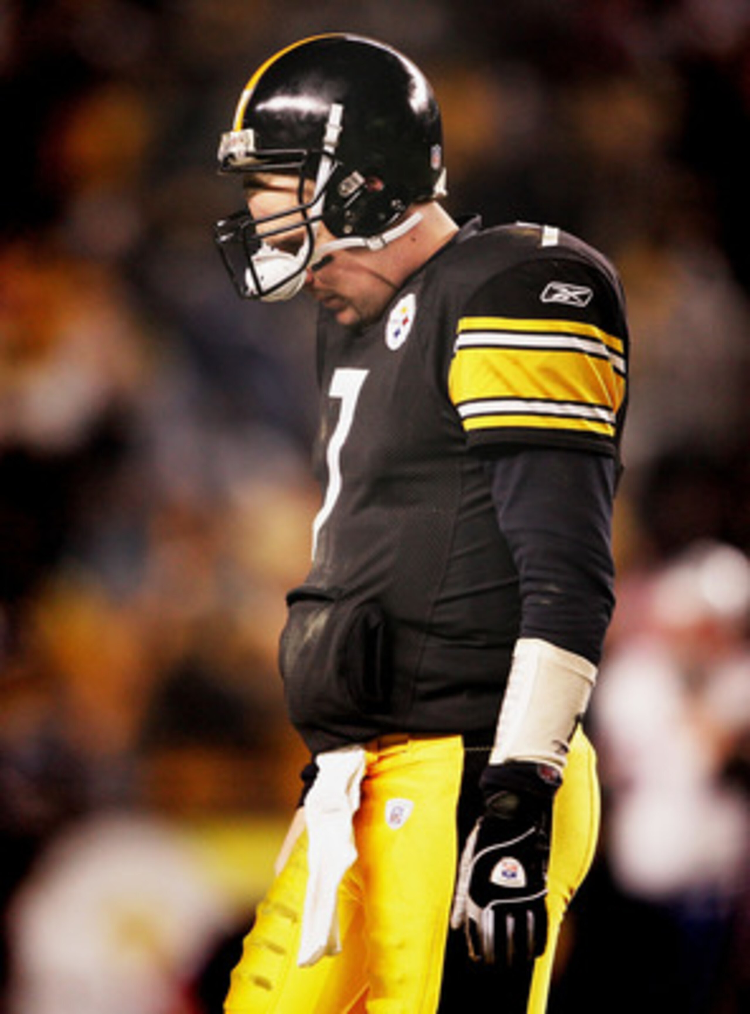 PITTSBURGH - JANUARY 23:  Quarterback Ben Roethlisberger #7 of the Pittsburgh Steelers walks off the field late in the game against the New England Patriots in the AFC championship game at Heinz Field on January 23, 2005 in Pittsburgh, Pennsylvania. (Phot