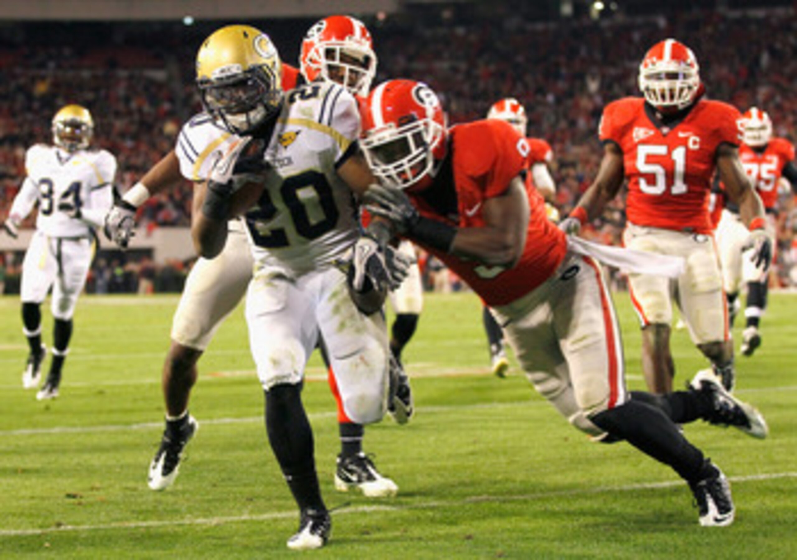 ATHENS, GA - NOVEMBER 27:  Roddy Jones #20 of the Georgia Tech Yellow Jackets rushes in for a touchdown against Alec Ogletree #9 of the Georgia Bulldogs at Sanford Stadium on November 27, 2010 in Athens, Georgia.  (Photo by Kevin C. Cox/Getty Images)