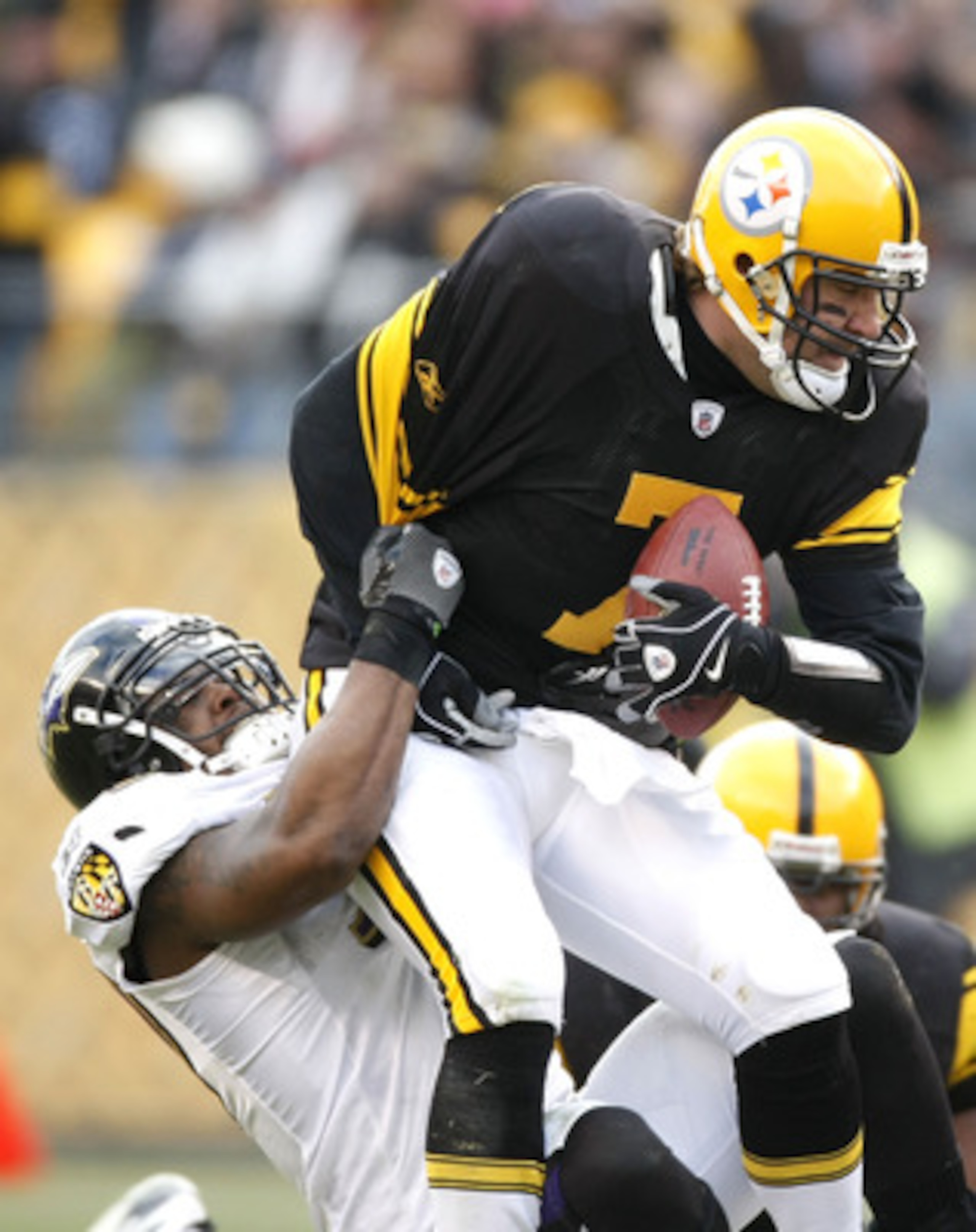PITTSBURGH - DECEMBER 27:  Antwan Barnes #50 of the Baltimore Ravens sacks Ben Roethlisberger #7 of the Pittsburgh Steelers on December 27, 2009 at Heinz Field in Pittsburgh, Pennsylvania.  (Photo by Gregory Shamus/Getty Images)