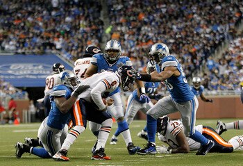 DETROIT - DECEMBER 05: Jay Cutler #6 of the Chicago Bears is sacked by Cliff Avril #92 and Julian Peterson #98 of the Detroit Lions as Ndamukong Suh #90 looks on during the game at Ford Field on December 5, 2010 in Detroit, Michigan. The Bears defeated th