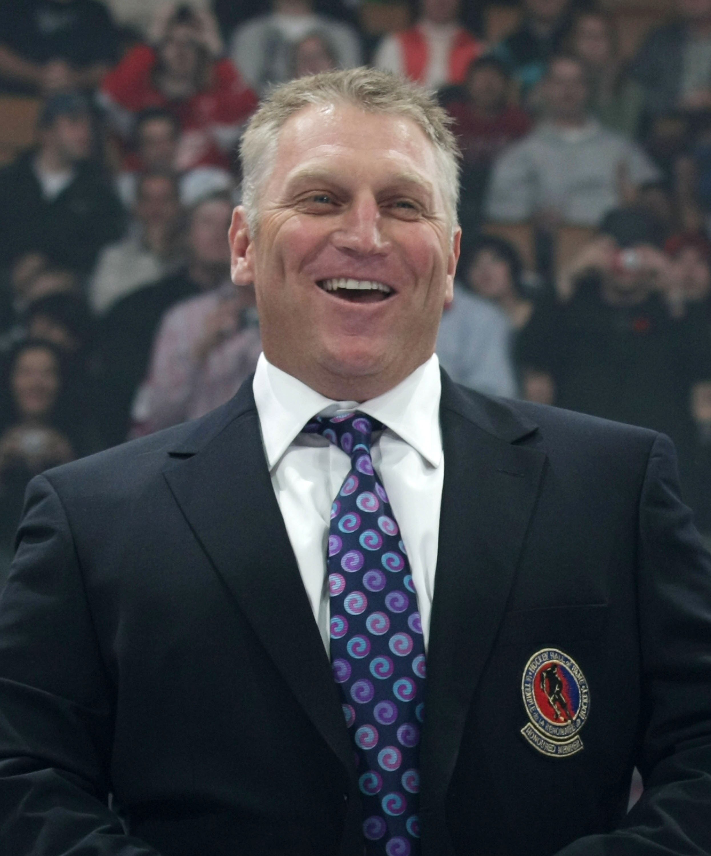 TORONTO, ON - NOVEMBER 08: Brett Hull shows off his Hall of Fame blazer at the Hockey Hall of Fame Legends Game at the Air Canada Centre on November 8, 2009 in Toronto, Canada. (Photo by Bruce Bennett/Getty Images)