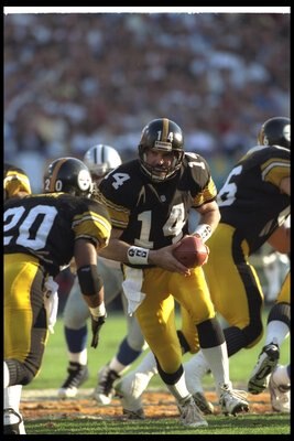 28 Jan 1996:  Quarterback Neil O'Donnell of the Pittsburgh Steelers hands off the ball during Super Bowl XXX against the Dallas Cowboys at Sun Devil Stadium in Tempe, Arizona.  The Cowboys won the game, 27-17. Mandatory Credit: Mike Powell  /Allsport