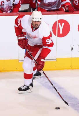 GLENDALE, AZ - APRIL 20:  Mike Modano #90 of the Detroit Red Wings skates with the puck in Game Four of the Western Conference Quarterfinals against the Phoenix Coyotes during the 2011 NHL Stanley Cup Playoffs at Jobing.com Arena on April 20, 2011 in Glen