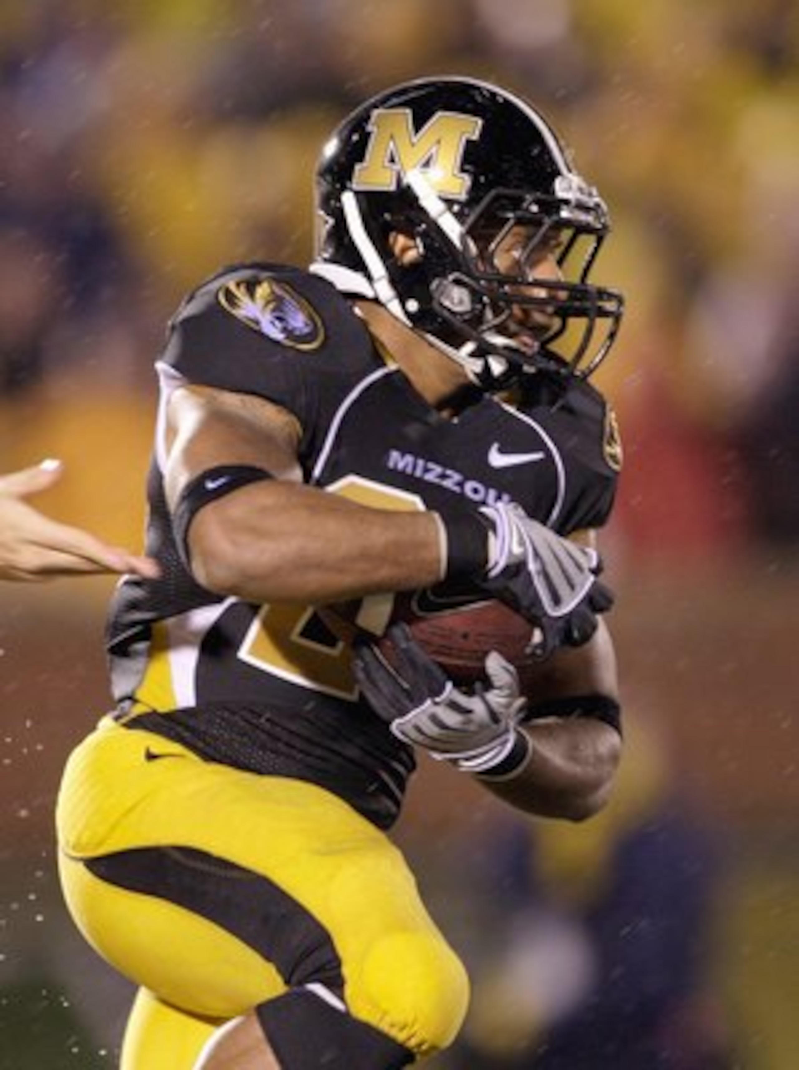COLUMBIA, MO - OCTOBER 08:  De'Vion Moore #26 of the Missouri Tigers carries the ball during the game against the Nebraska Cornhuskers on October 8, 2009 at Faurot Field/Memorial Stadium in Columbia, Missouri. (Photo by Jamie Squire/Getty Images)