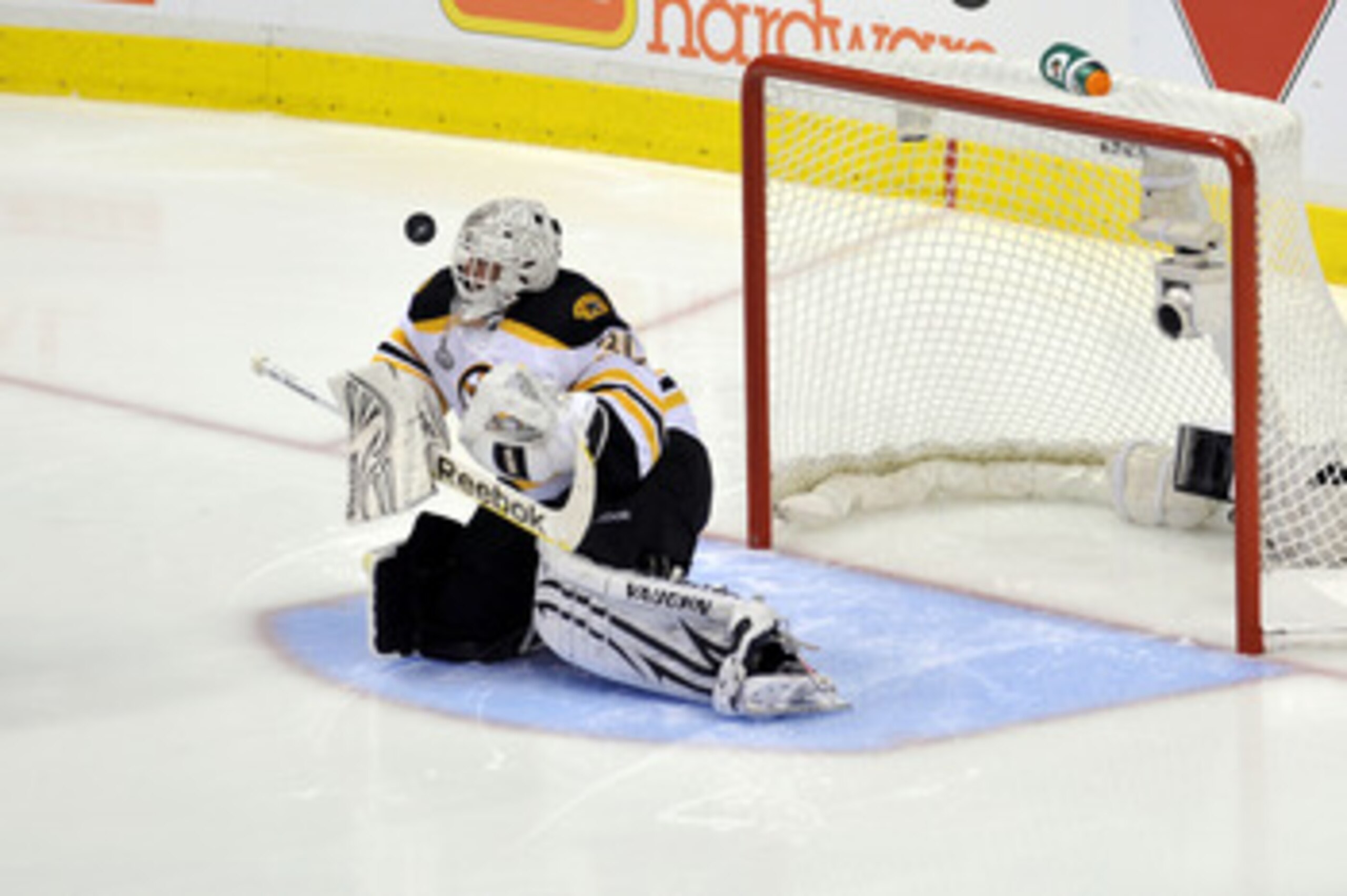 VANCOUVER, BC - JUNE 01:  Tim Thomas #30 of the Boston Bruins tends goal against the Vancouver Canucks during game one of the 2011 NHL Stanley Cup Finals at Rogers Arena on June 1, 2011 in Vancouver, Canada.  (Photo by Nick Didlick/Getty Images)