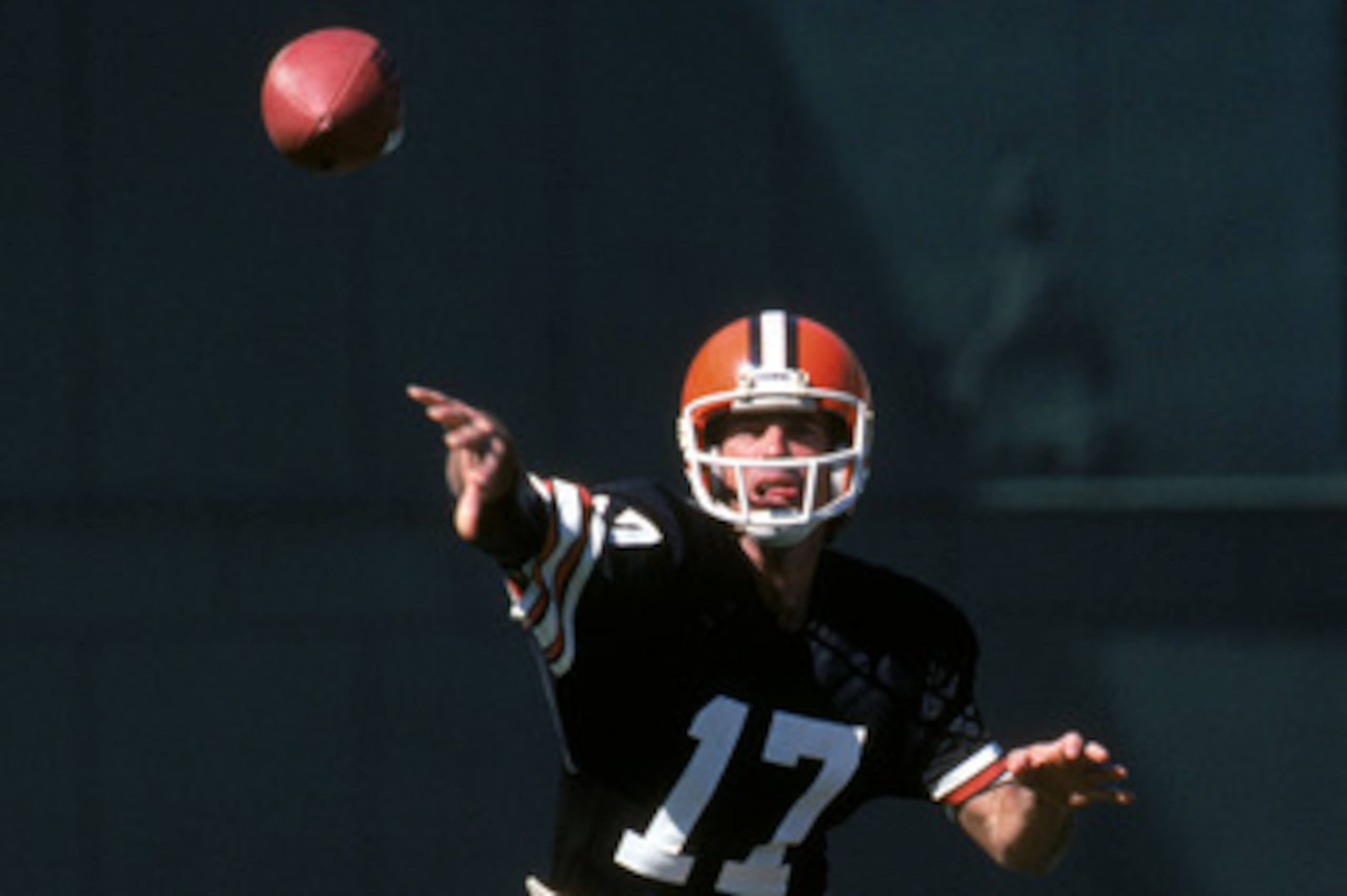 SAN DIEGO - SEPTEMBER 25:  Quarterback Brian Sipe #17 of the Cleveland Browns throws a pass during a game against the San Diego Chargers at Jack Murphy on September 25, 1983 in San Diego, California.  The Browns won 30-24 in overtime. (Photo by George Ros