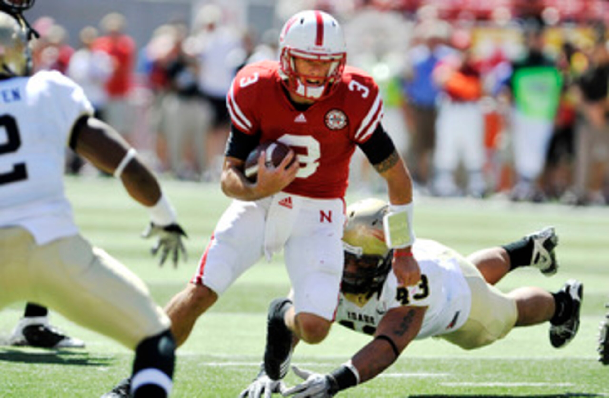 LINCOLN, NEBRASKA - SEPTEMBER 11: Nebraska Cornhuskers quarterback Taylor Martinez #3 works twoard the endzone during first half action of their game at Memorial Stadium on September 4, 2010 in Lincoln, Nebraska. Martinez covered the ball in the end zone LINCOLN, NEBRASKA - SEPTEMBER 11: Nebraska Cornhuskers quarterback Taylor Martinez #3 works twoard the endzone during first half action of their game at Memorial Stadium on September 4, 2010 in Lincoln, Nebraska. Martinez covered the ball in the end zone