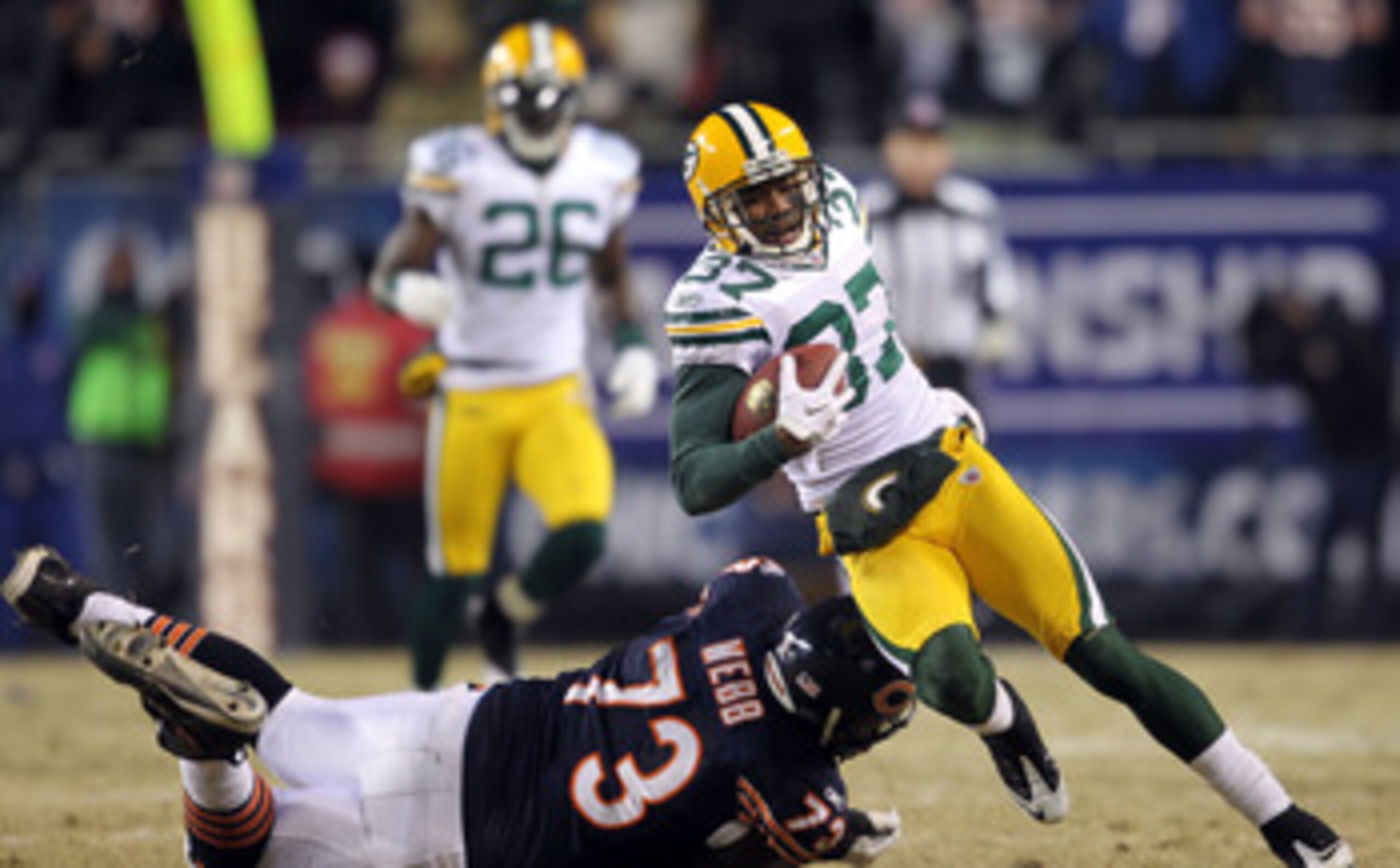 CHICAGO, IL - JANUARY 23:  Sam Shields #37 of the Green Bay Packers intercepts the game's final pass and runs for 32-yards to seal the 21-14 victory for the Packers against the Chicago Bears in the NFC Championship Game at Soldier Field on January 23, 201