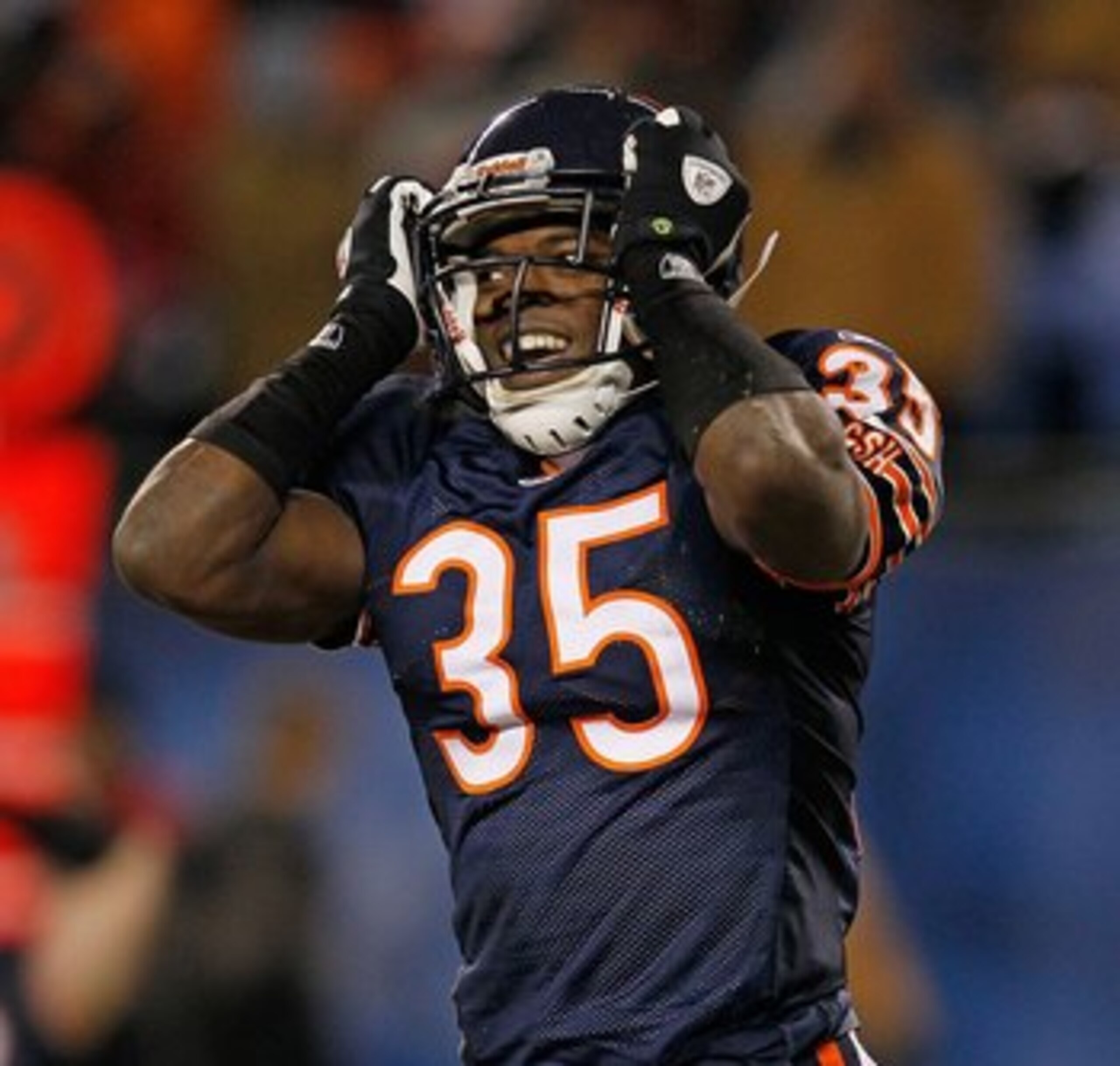 CHICAGO - DECEMBER 28: Zackary Bowman #35 of the Chicago Bears reacts after missing an interception against the Minnesota Vikings at Soldier Field on December 28, 2009 in Chicago, Illinois. The Bears defeated the Vikings 36-30 in overtime. (Photo by Jonat