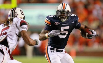AUBURN, AL - SEPTEMBER 25:  Michael Dyer #5 of the Auburn Tigers rushes upfield toward Stephon Gilmore #5 of the South Carolina Gamecocks at Jordan-Hare Stadium on September 25, 2010 in Auburn, Alabama.  (Photo by Kevin C. Cox/Getty Images)