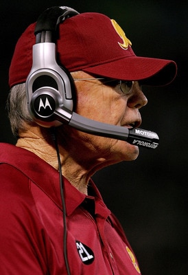 MINNEAPOLIS, MN - DECEMBER 23:  Head coach Joe Gibbs of the Washington Redskins on the sidelines against the Minnesota Vikings December 23, 2007 at the H.H.H. Metrodome in Minneapolis, Minnesota  (Photo by Matthew Stockman/Getty Images)