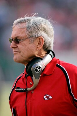 KANSAS CITY, MO - JANUARY 1:  Head coach Dick Vermeil of the Kansas City Chiefs walks up the sideline before a game against the Cincinnati Bengals on January 1, 2006 at Arrowhead Stadium in Kansas City, Missouri. Vermeil has announced his retirement, acco